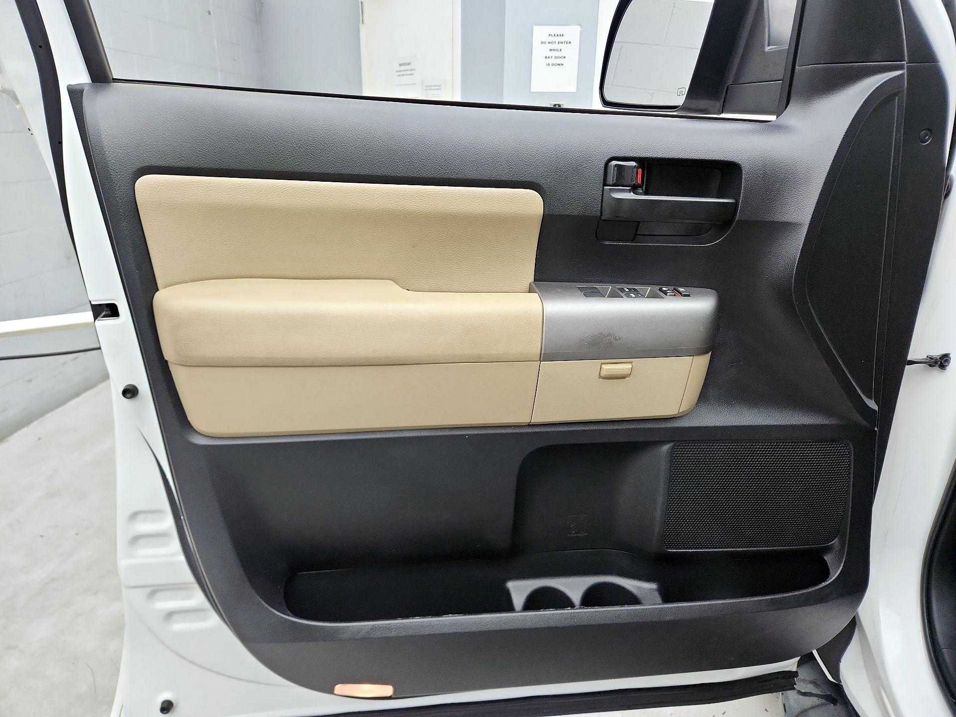 Thumbnail: 2015 Toyota Sequoia - 12