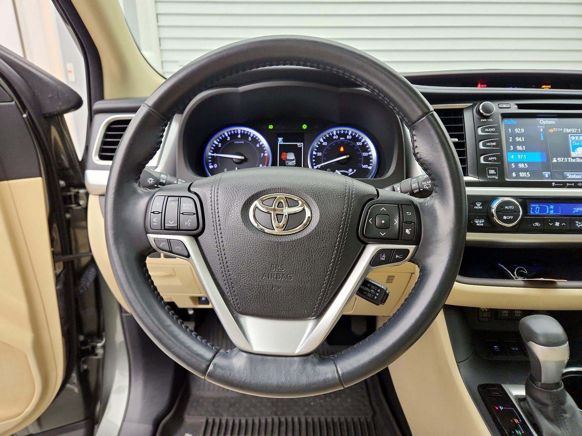 Thumbnail: 2017 Toyota Highlander - 10