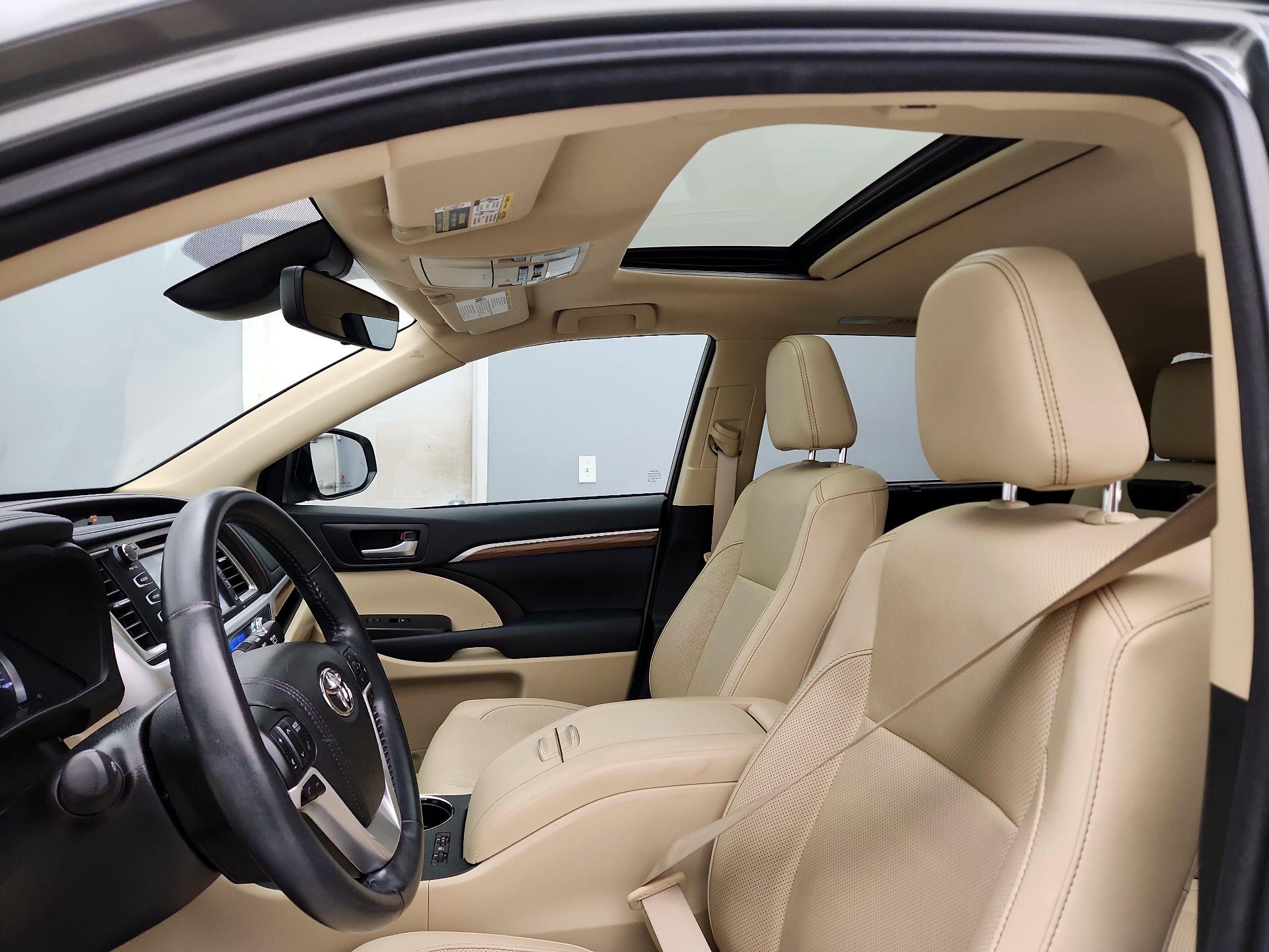 Thumbnail: 2017 Toyota Highlander - 19