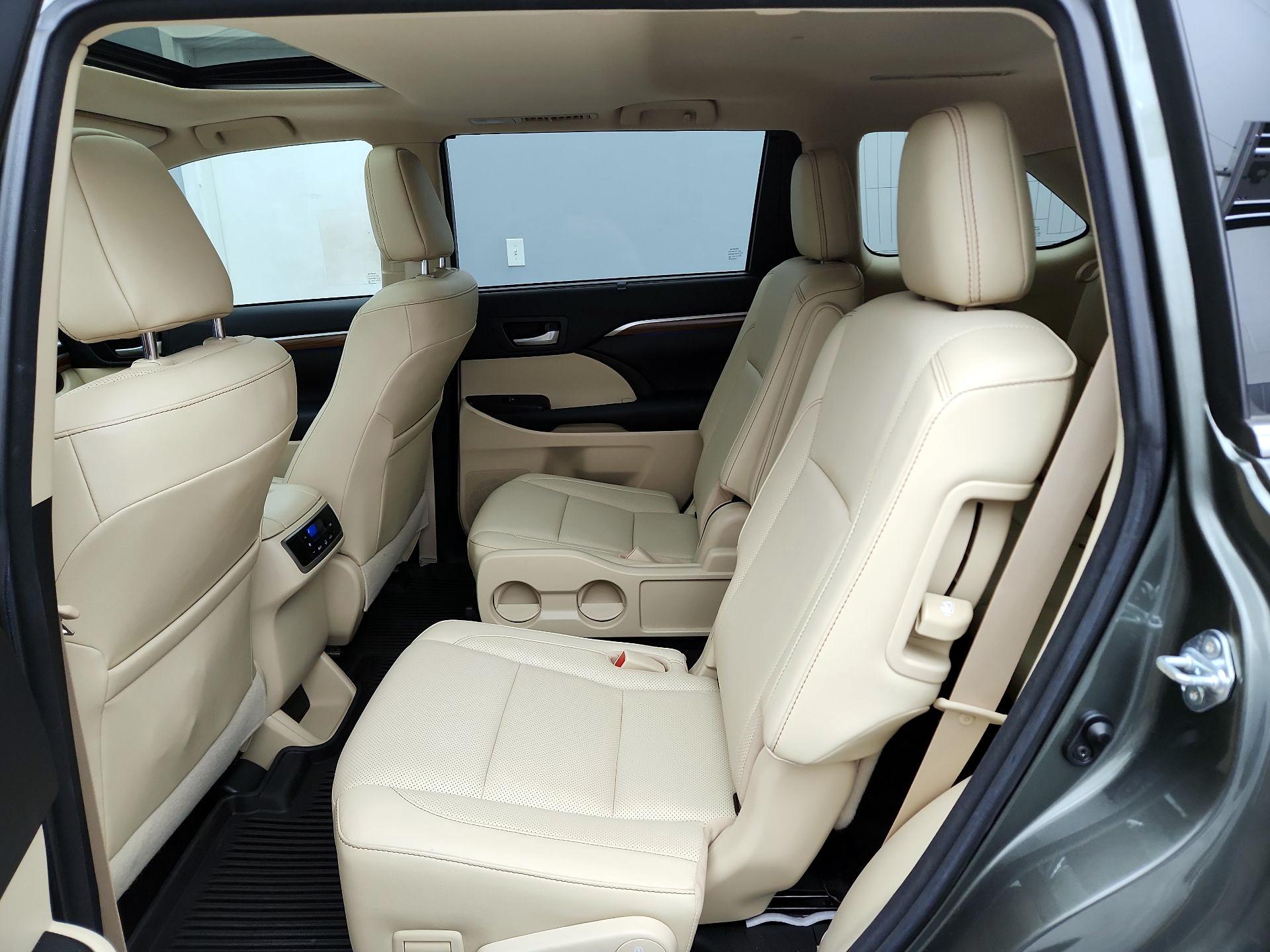 Thumbnail: 2017 Toyota Highlander - 20