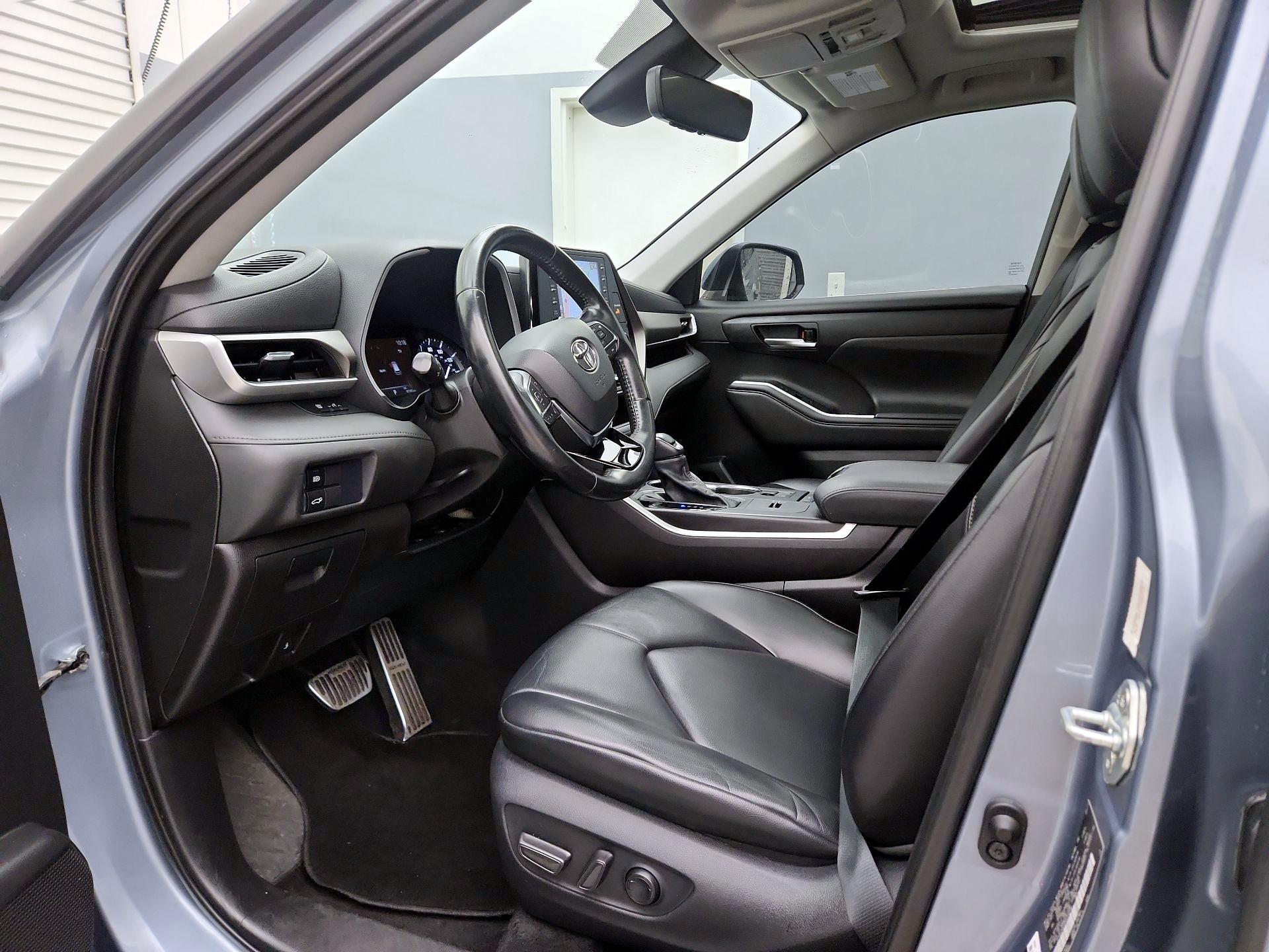 Thumbnail: 2021 Toyota Highlander - 11