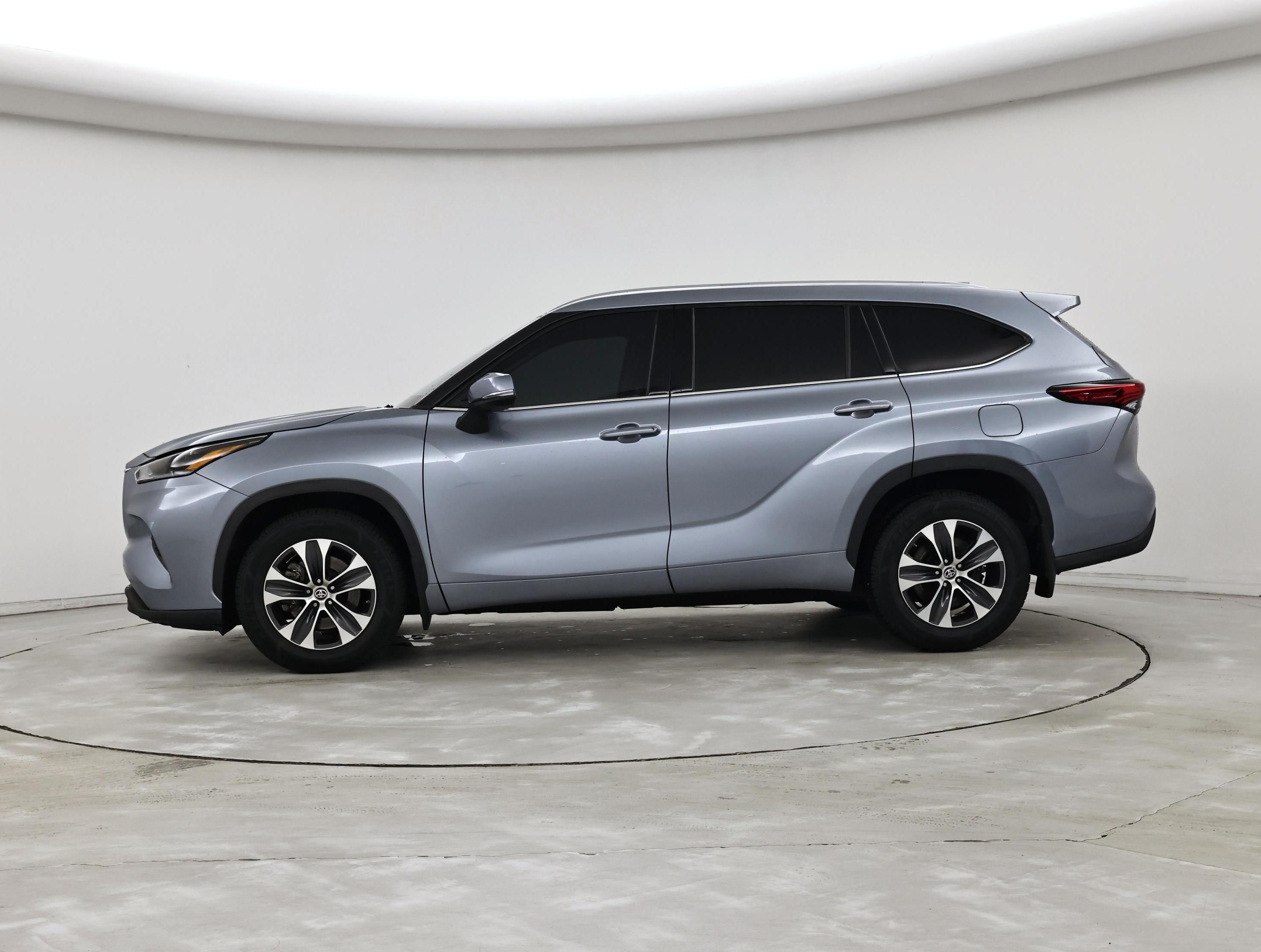 Thumbnail: 2021 Toyota Highlander - 3
