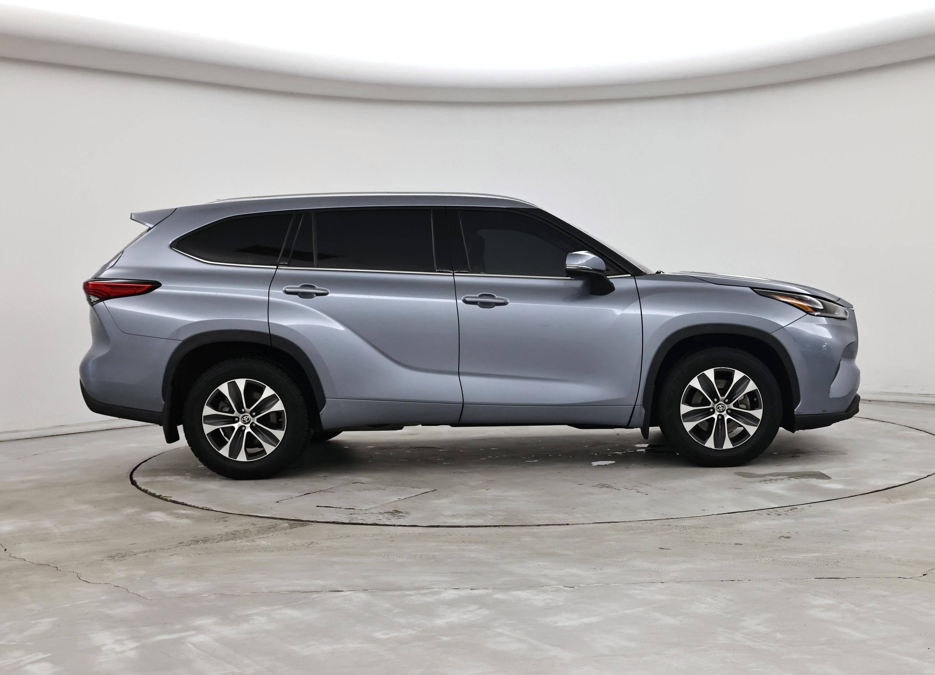Thumbnail: 2021 Toyota Highlander - 7