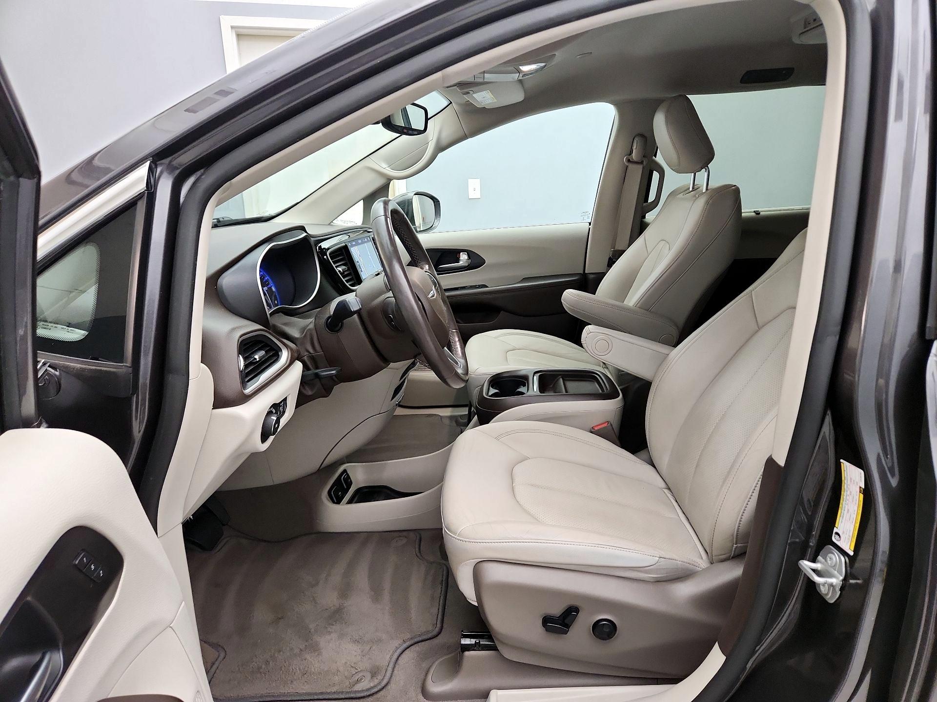 Thumbnail: 2020 Chrysler Pacifica - 11