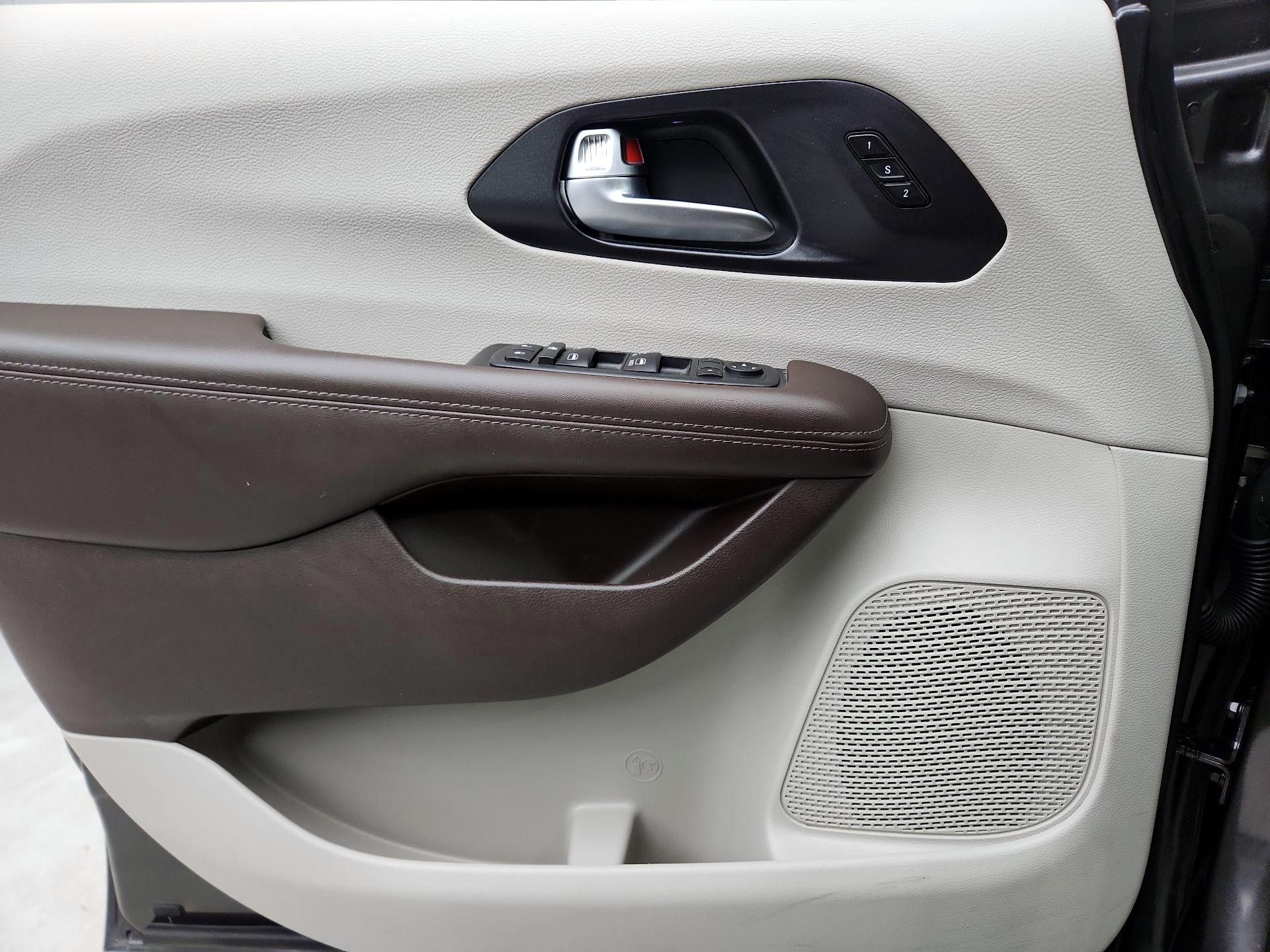 Thumbnail: 2020 Chrysler Pacifica - 12