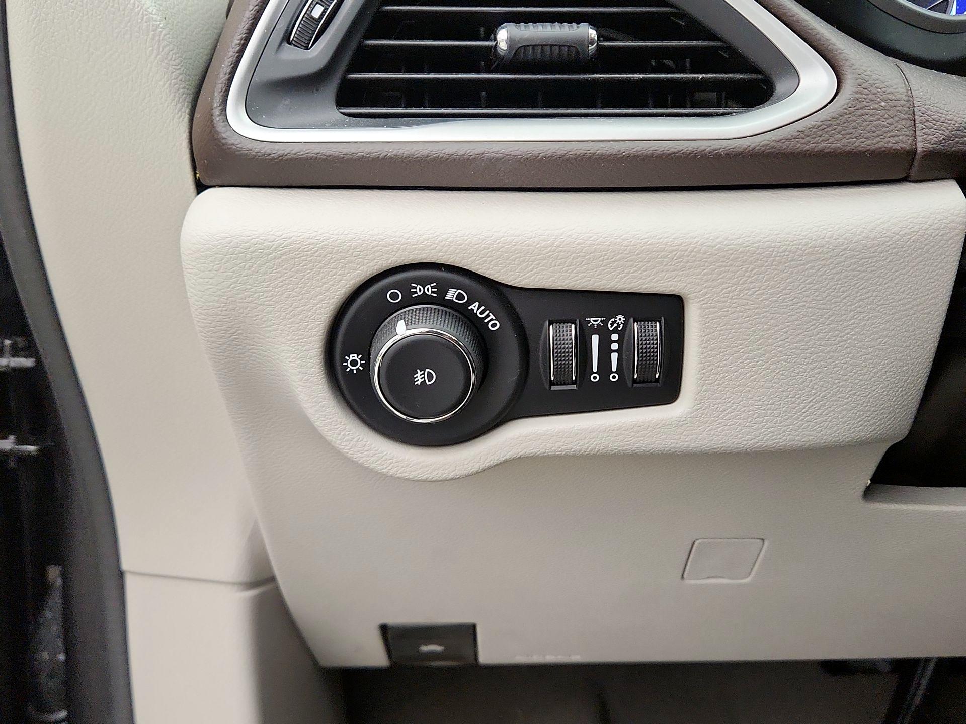 Thumbnail: 2020 Chrysler Pacifica - 13