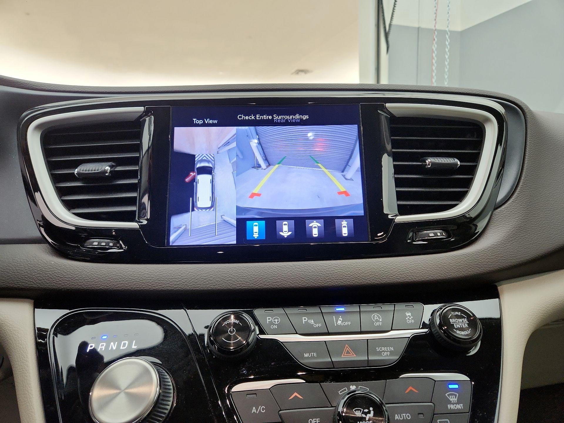 Thumbnail: 2020 Chrysler Pacifica - 15