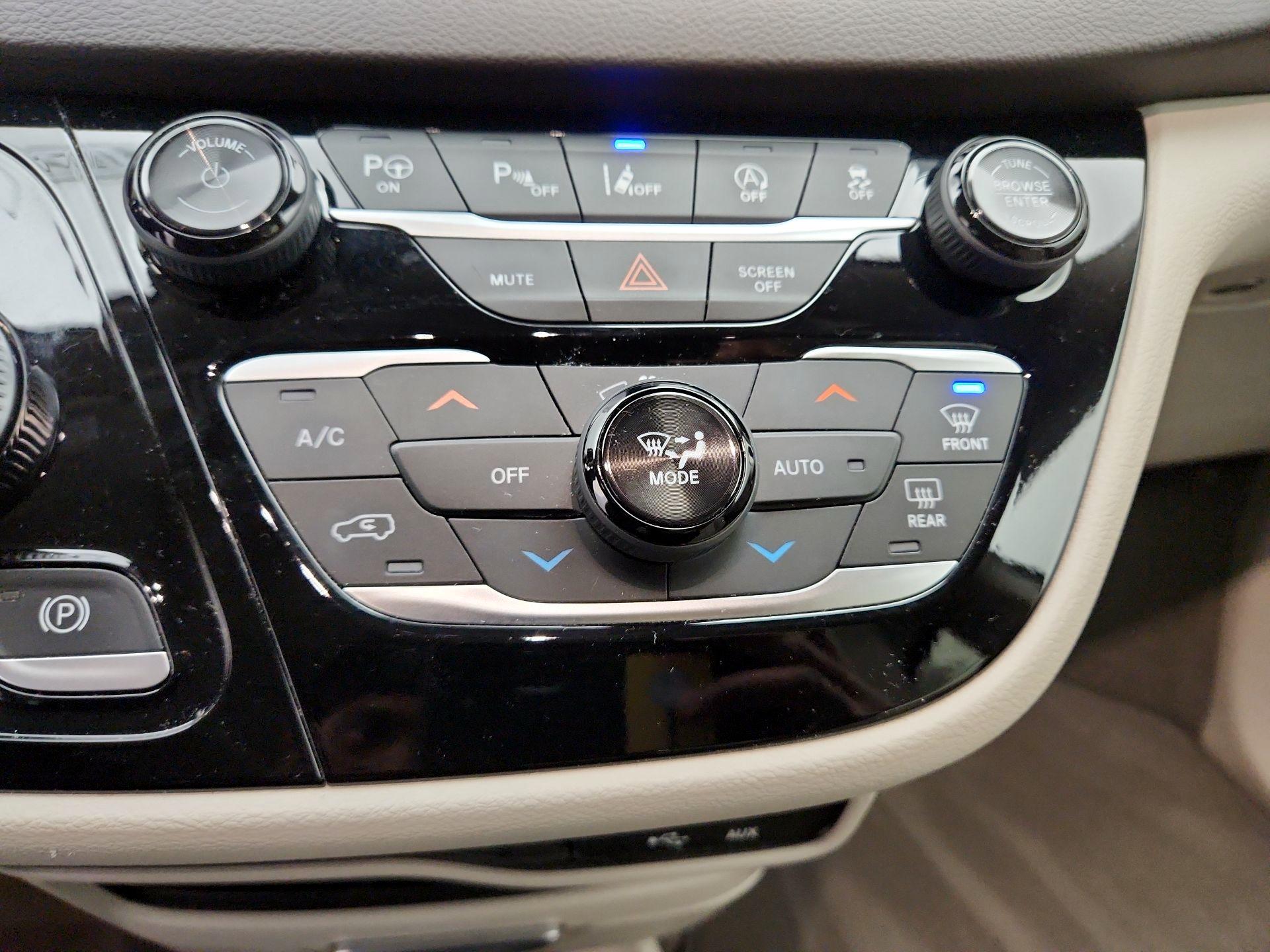 Thumbnail: 2020 Chrysler Pacifica - 17