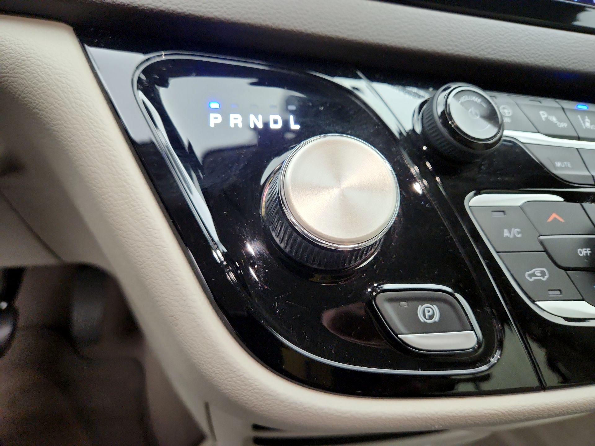 Thumbnail: 2020 Chrysler Pacifica - 18