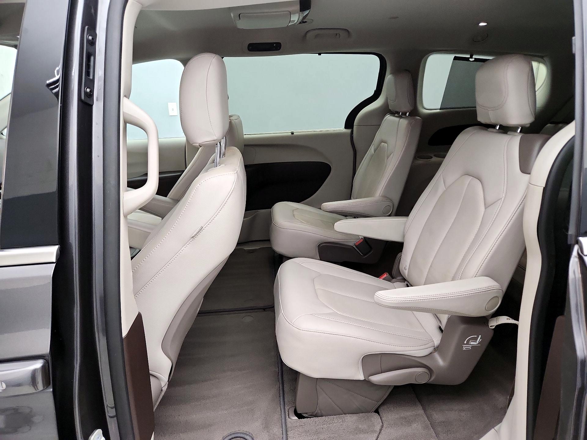 Thumbnail: 2020 Chrysler Pacifica - 20