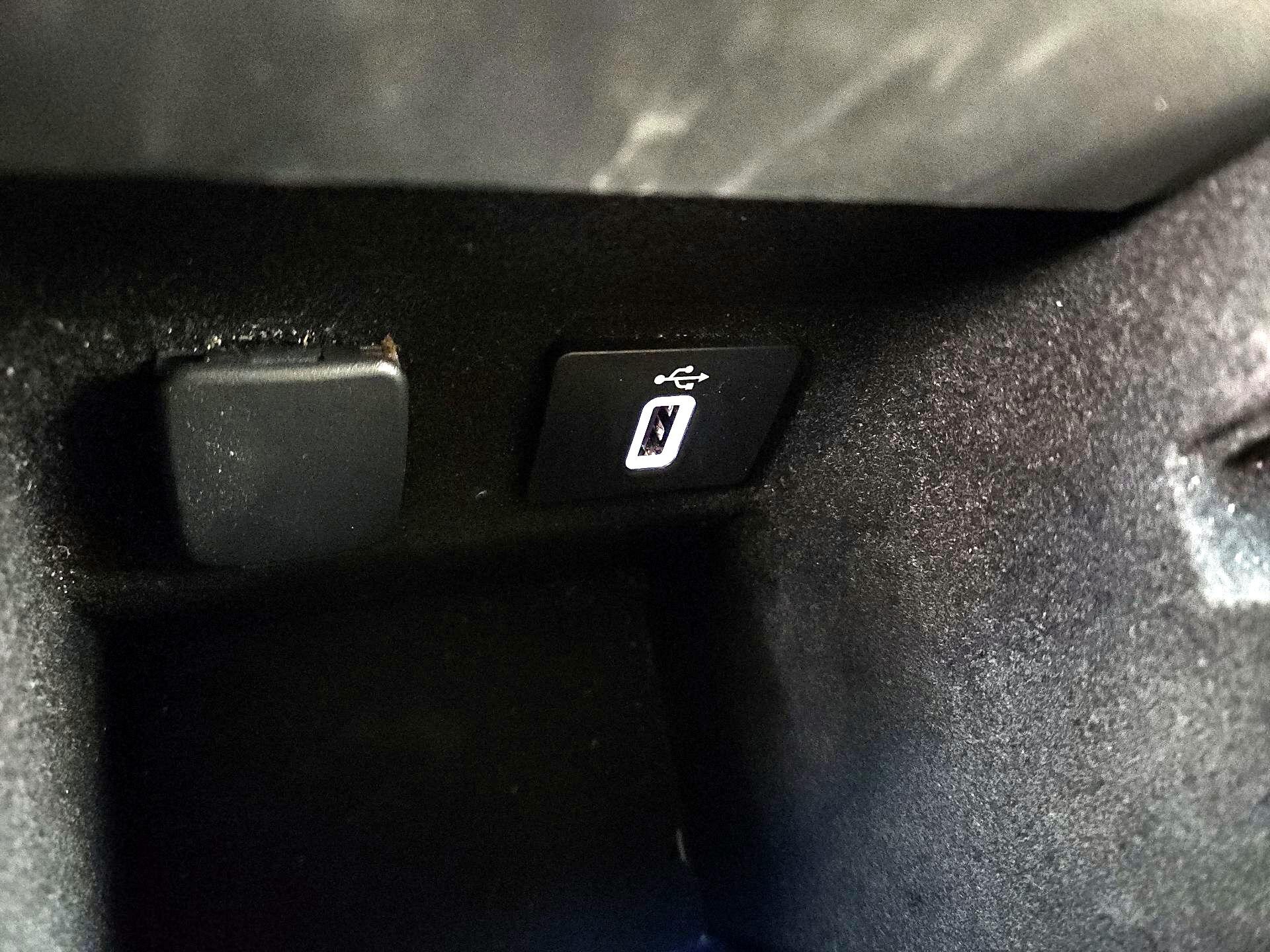 Thumbnail: 2017 Lincoln MKZ - 18