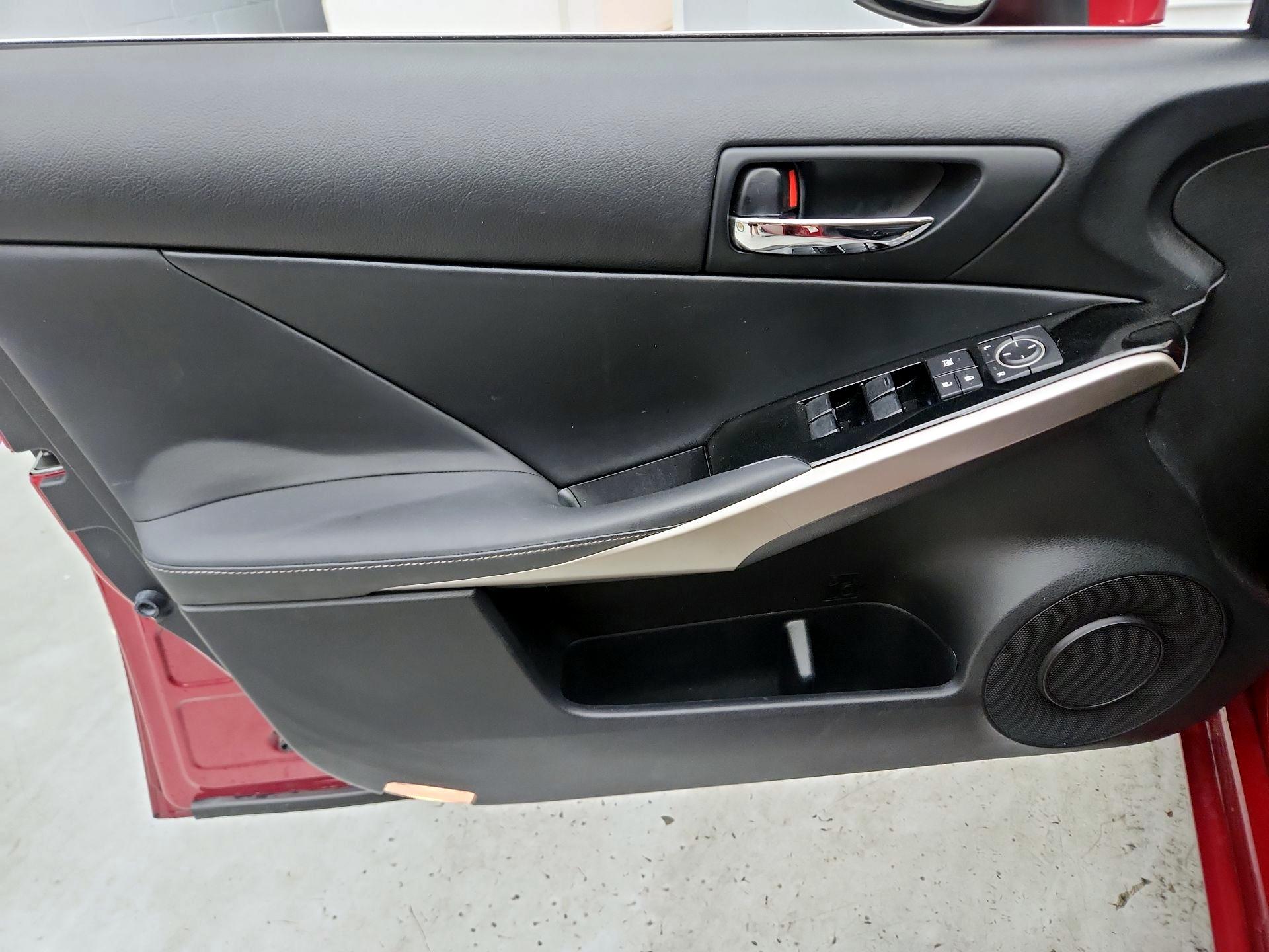 Thumbnail: 2015 Lexus IS - 12