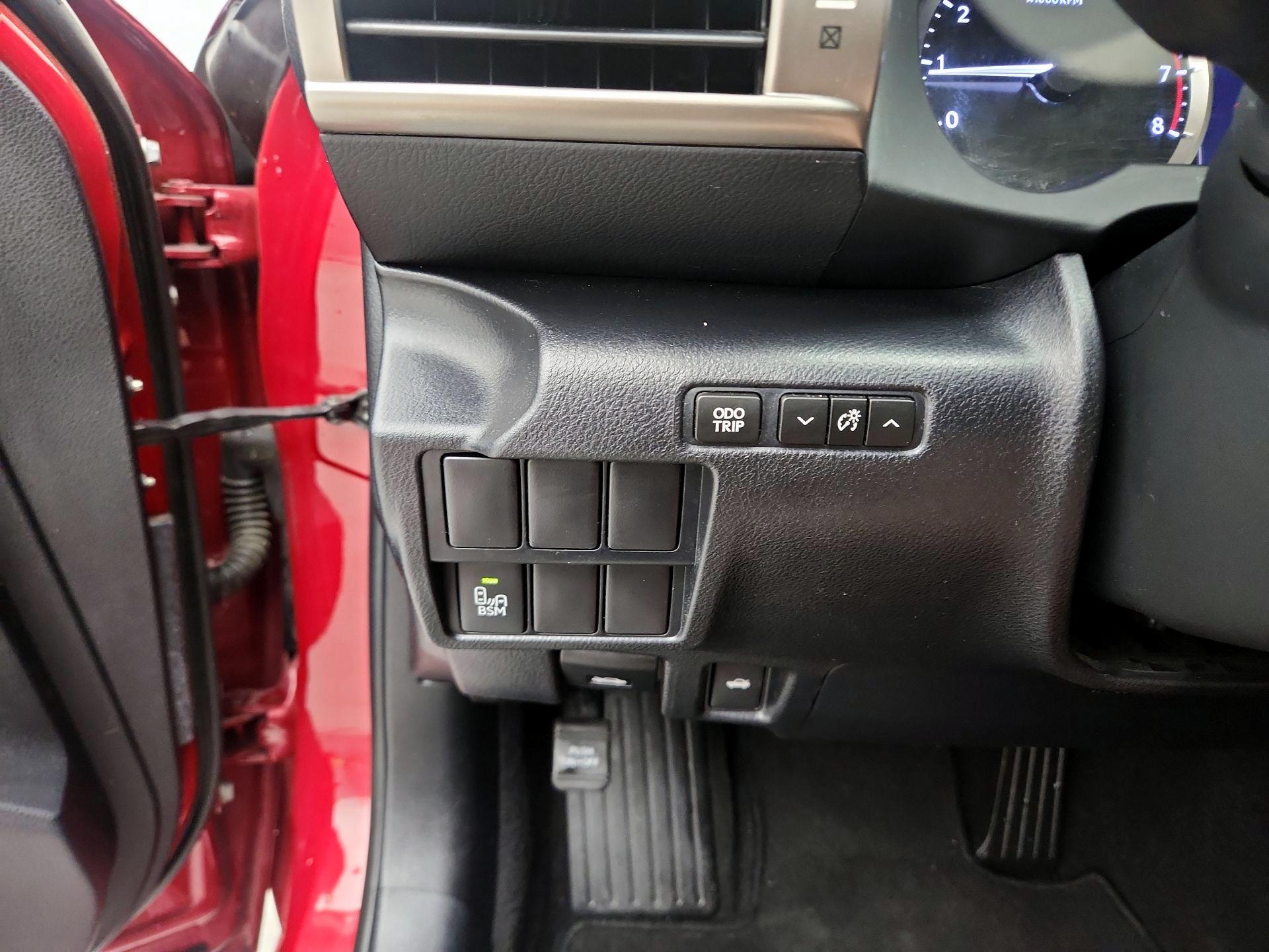 Thumbnail: 2015 Lexus IS - 13