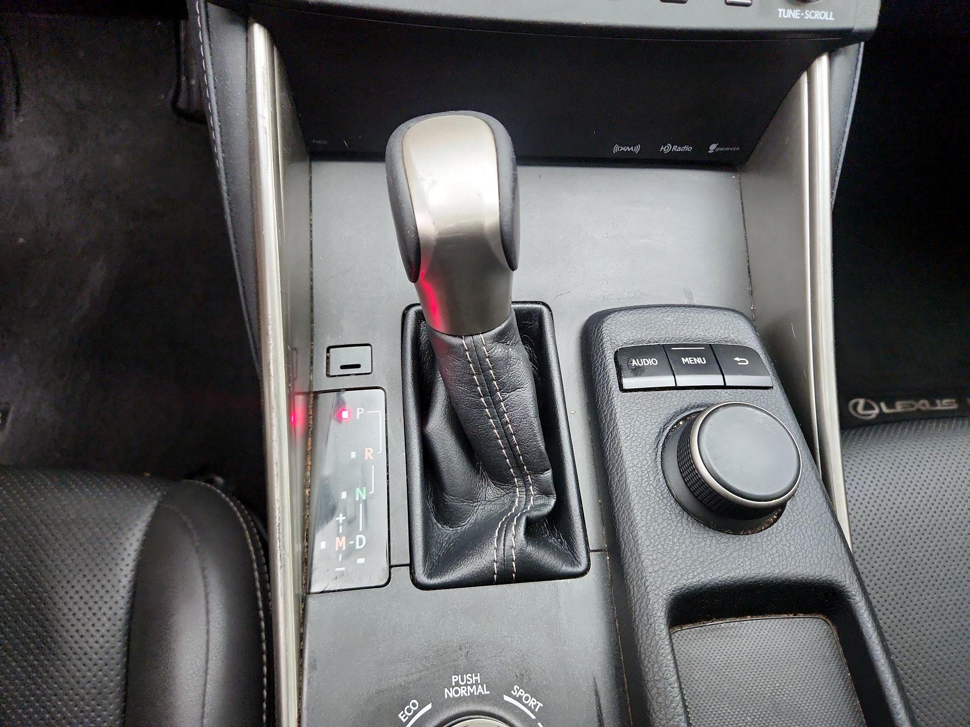 Thumbnail: 2015 Lexus IS - 17