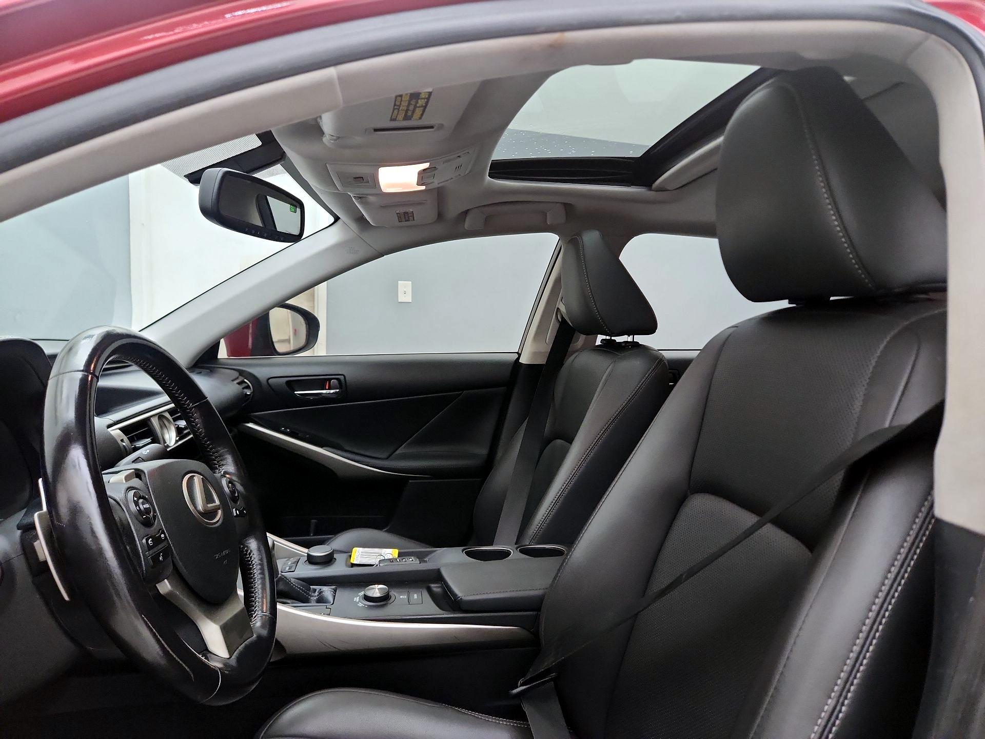 Thumbnail: 2015 Lexus IS - 18