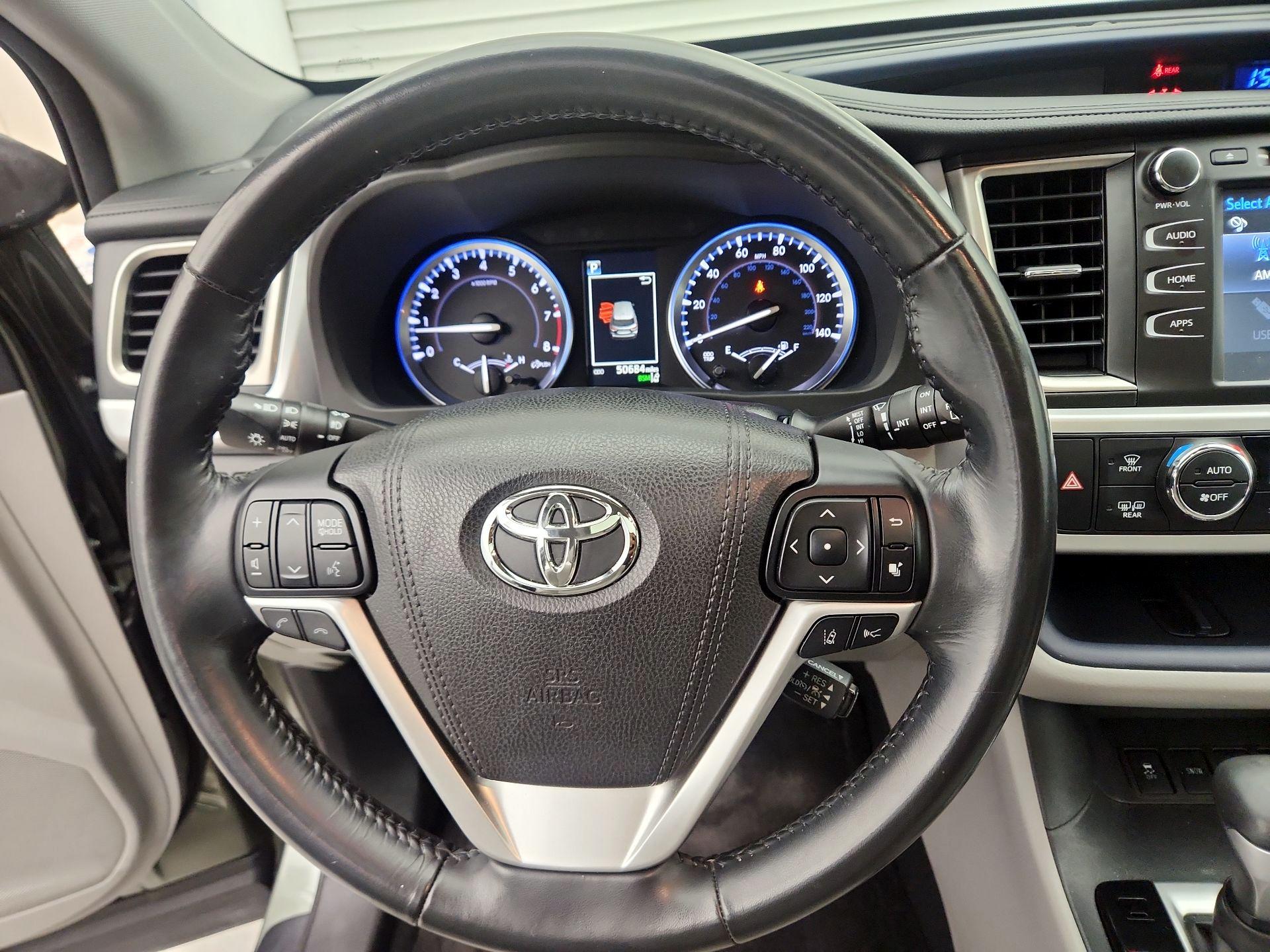 Thumbnail: 2017 Toyota Highlander - 10