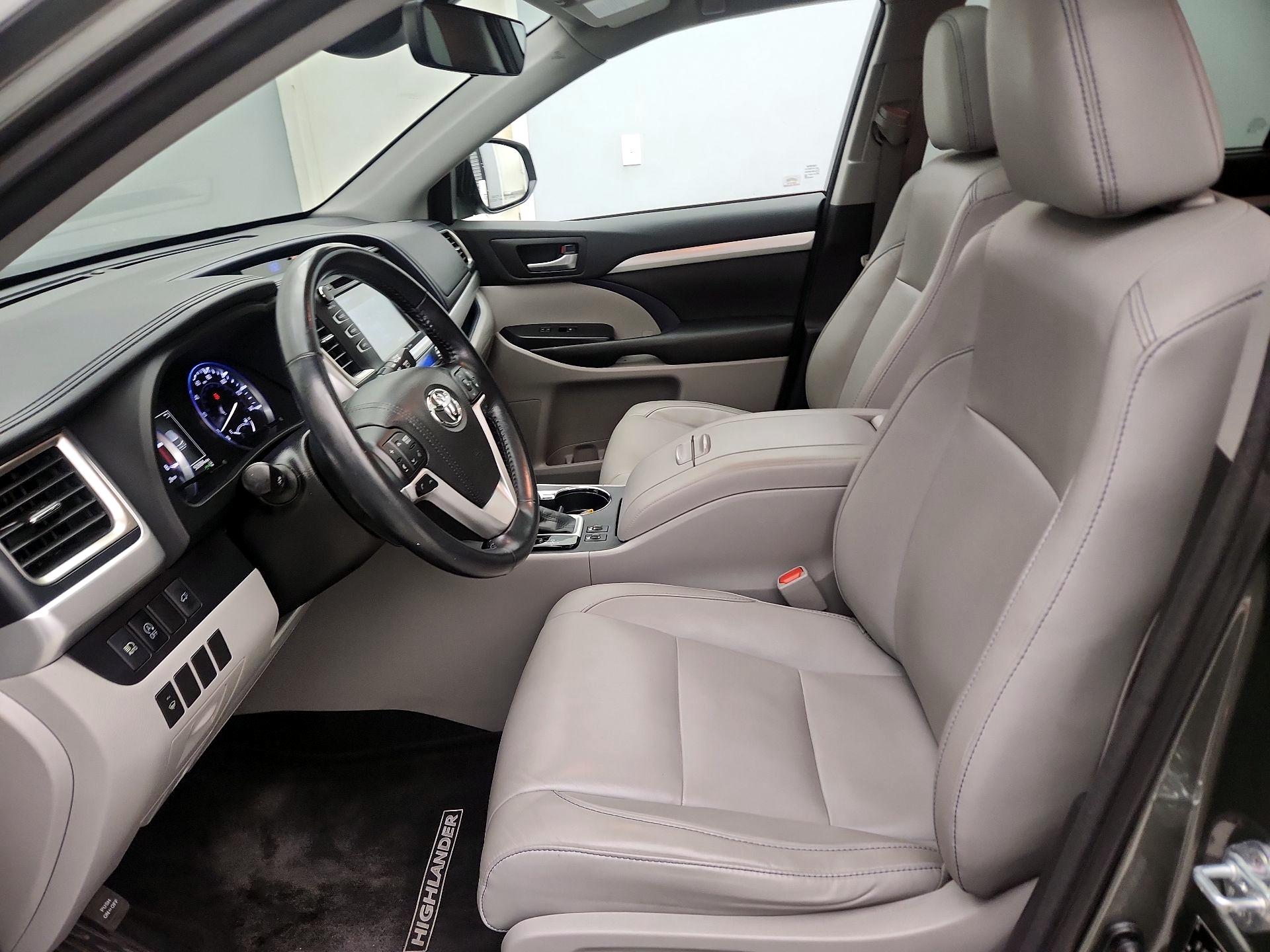 Thumbnail: 2017 Toyota Highlander - 11