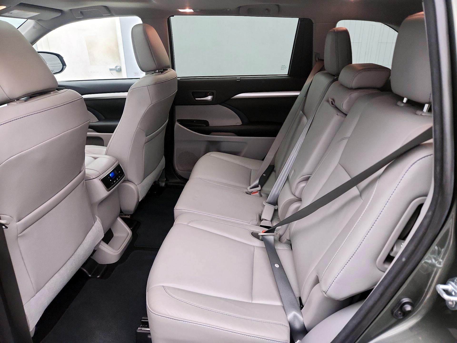 Thumbnail: 2017 Toyota Highlander - 20