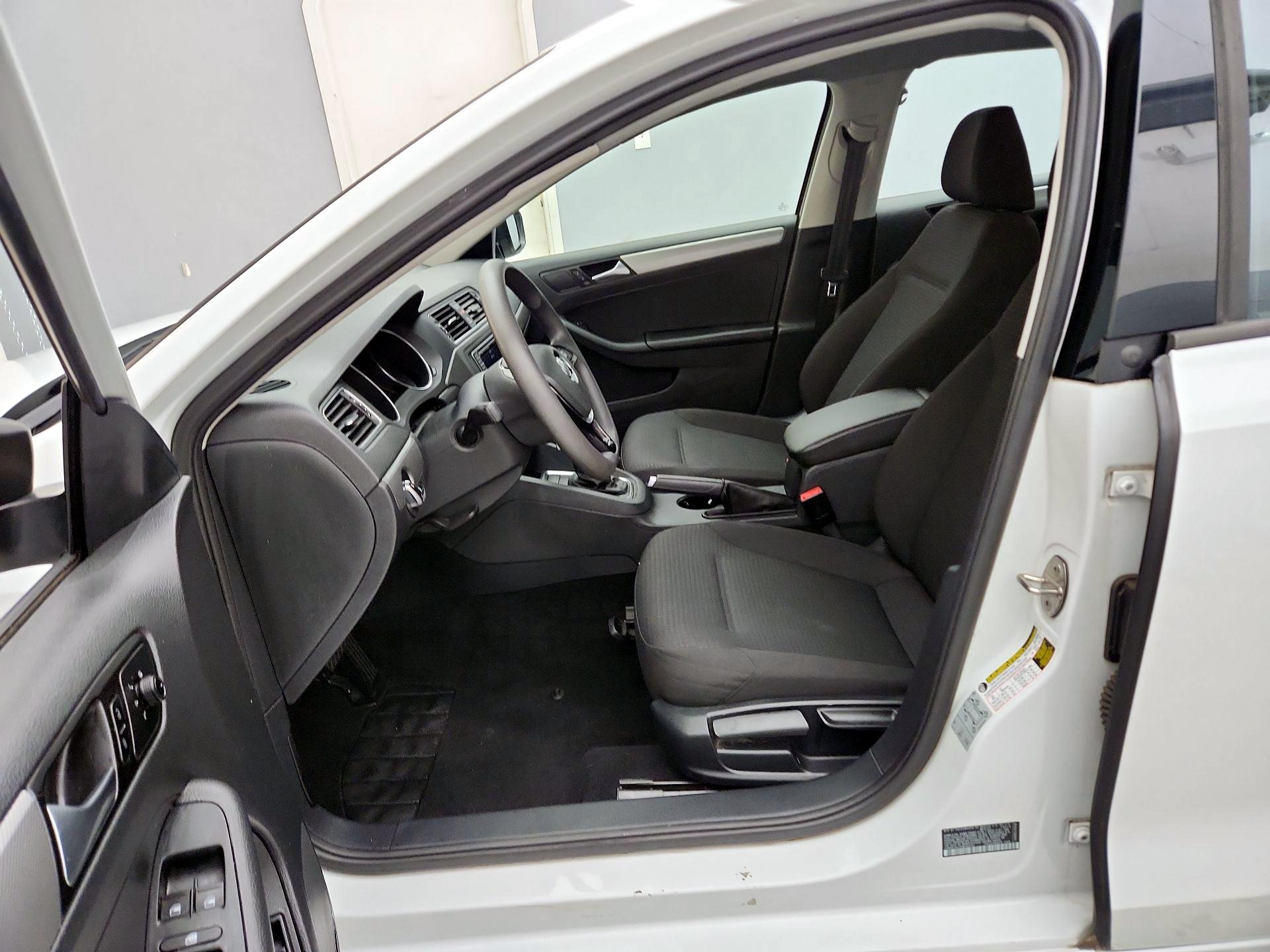 Thumbnail: 2016 Volkswagen Jetta - 11