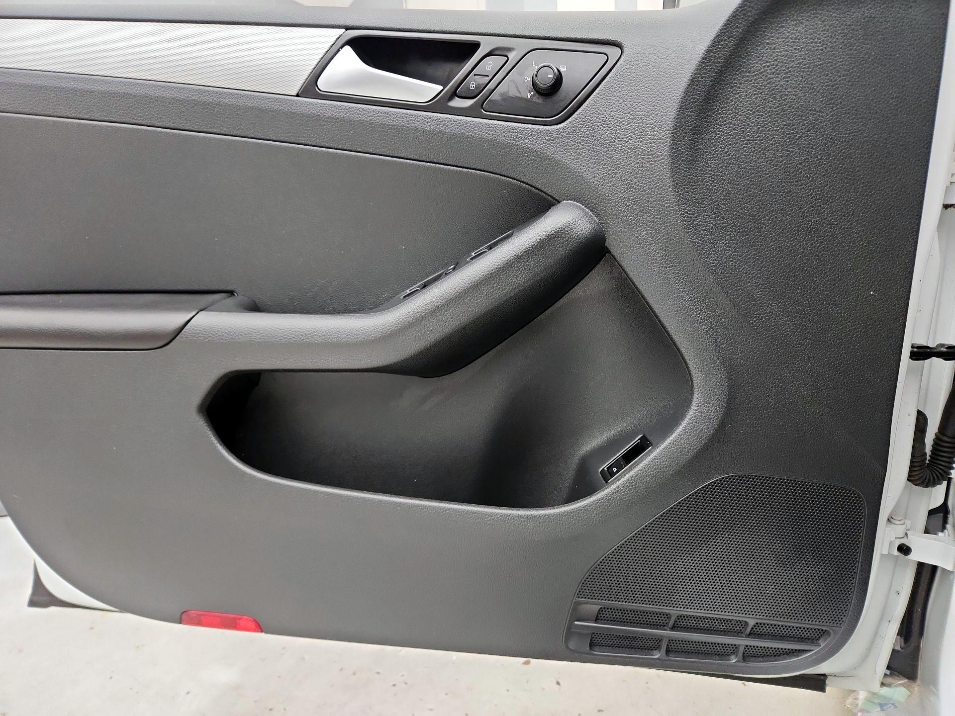 Thumbnail: 2016 Volkswagen Jetta - 12