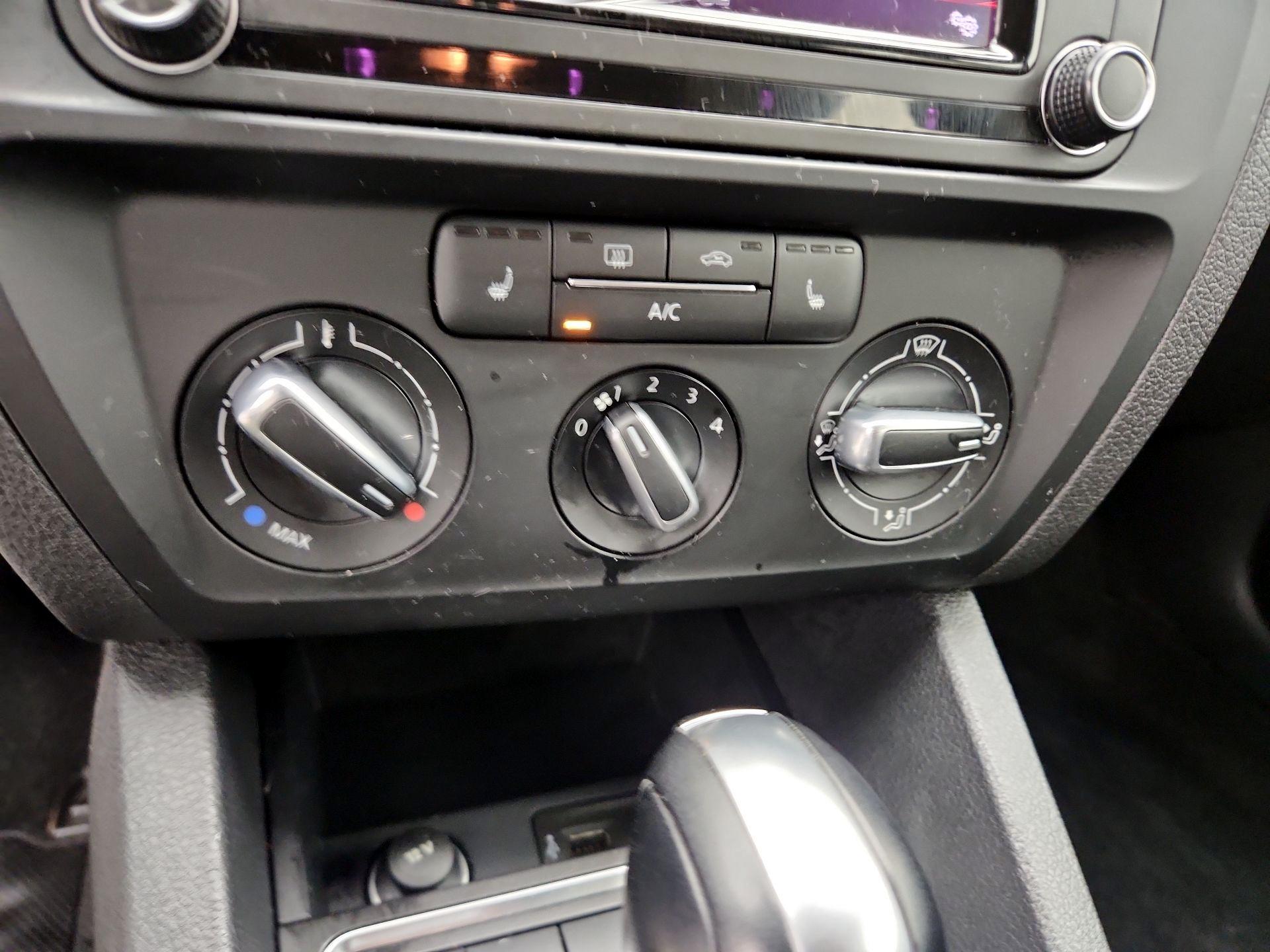 Thumbnail: 2016 Volkswagen Jetta - 16