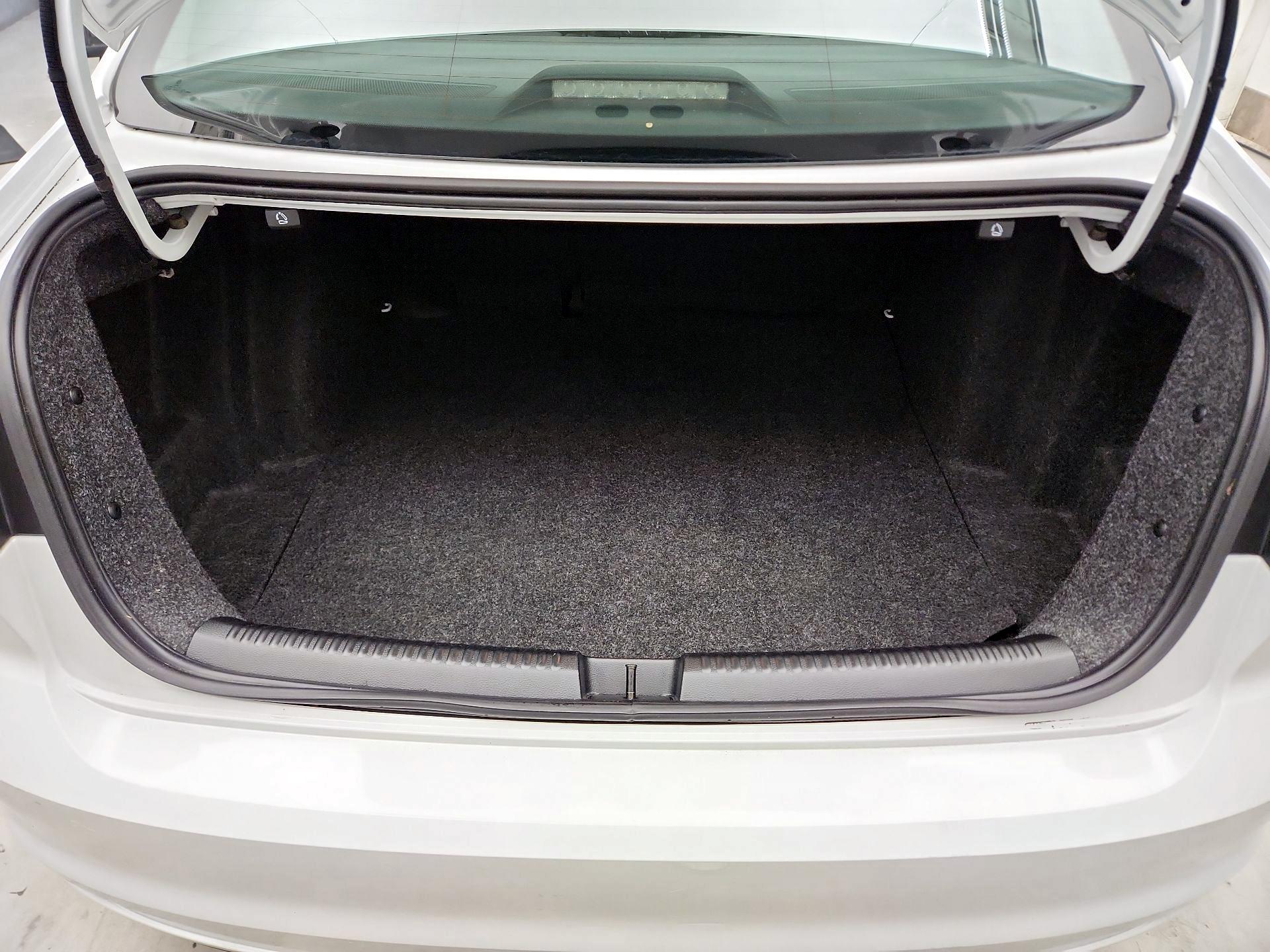 Thumbnail: 2016 Volkswagen Jetta - 19