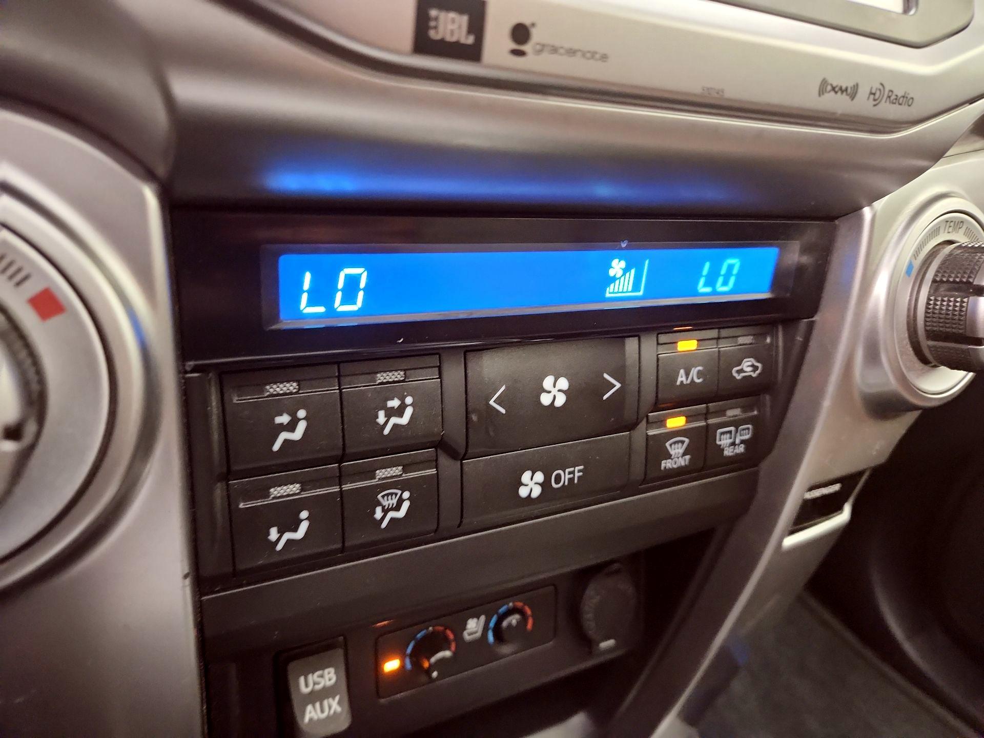 Thumbnail: 2016 Toyota 4Runner - 17