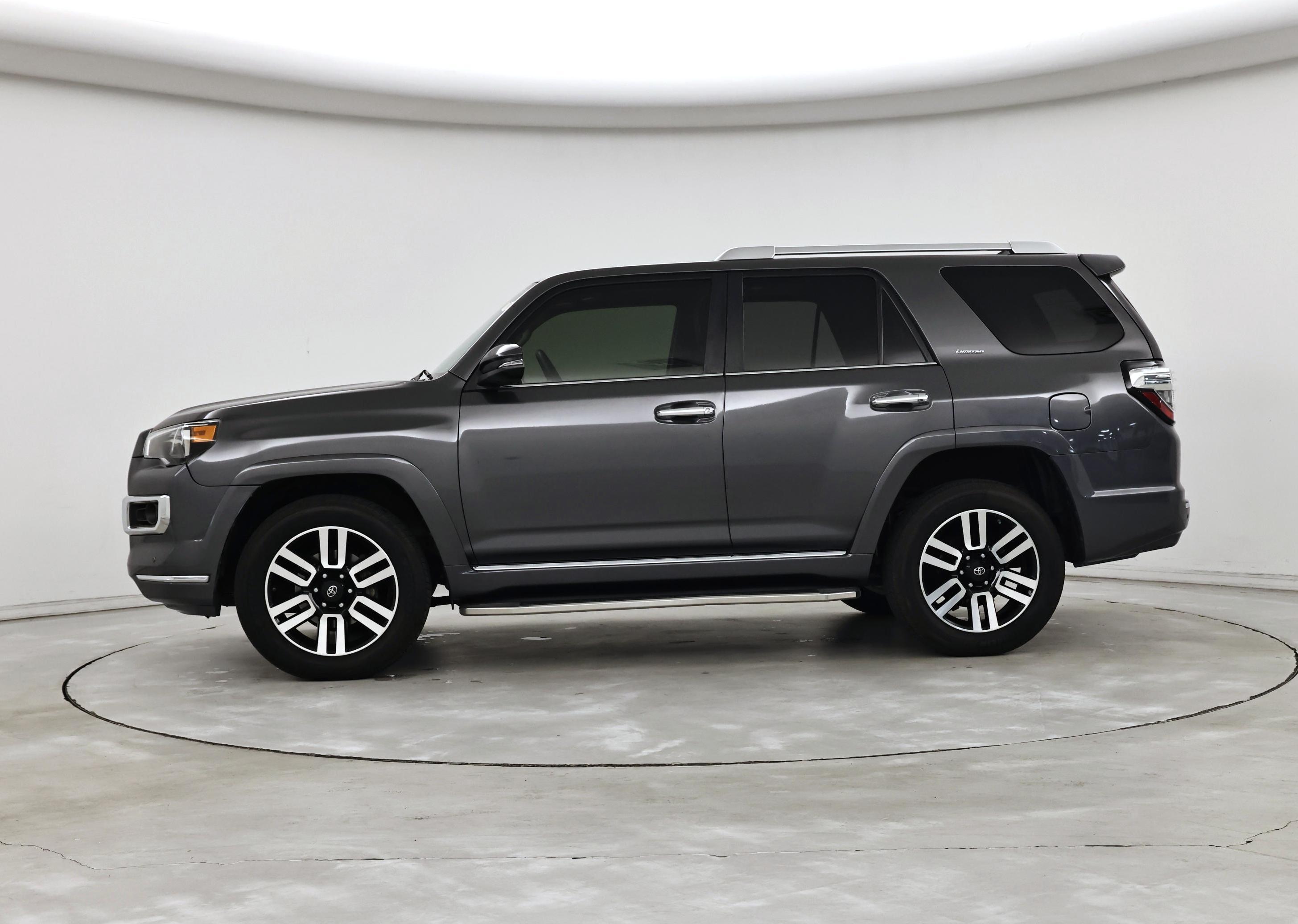 Thumbnail: 2016 Toyota 4Runner - 3