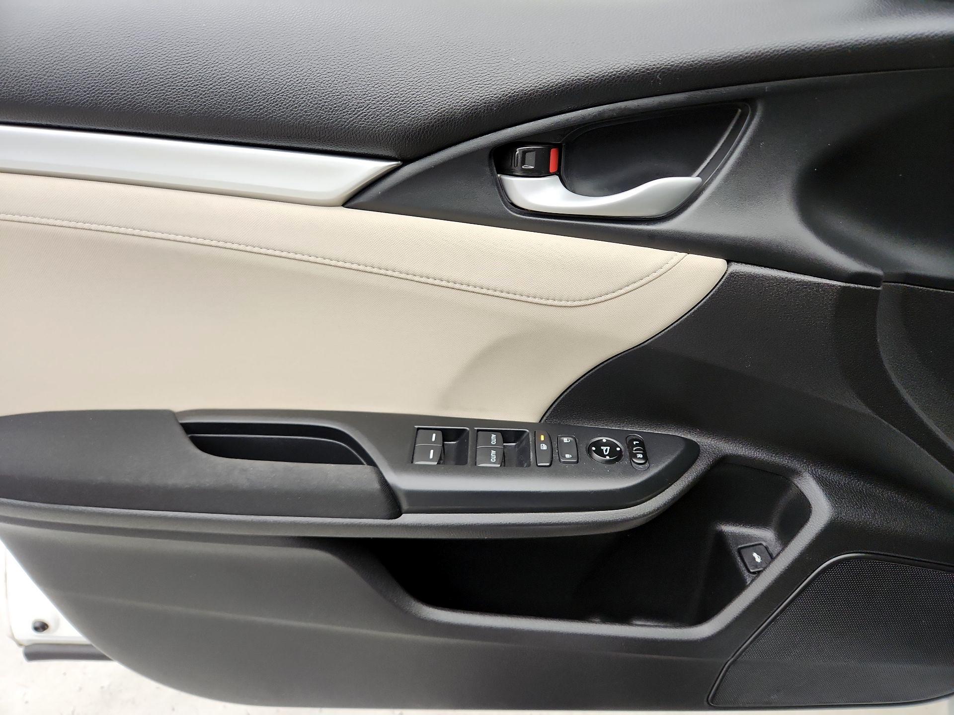 Thumbnail: 2017 Honda Civic - 12