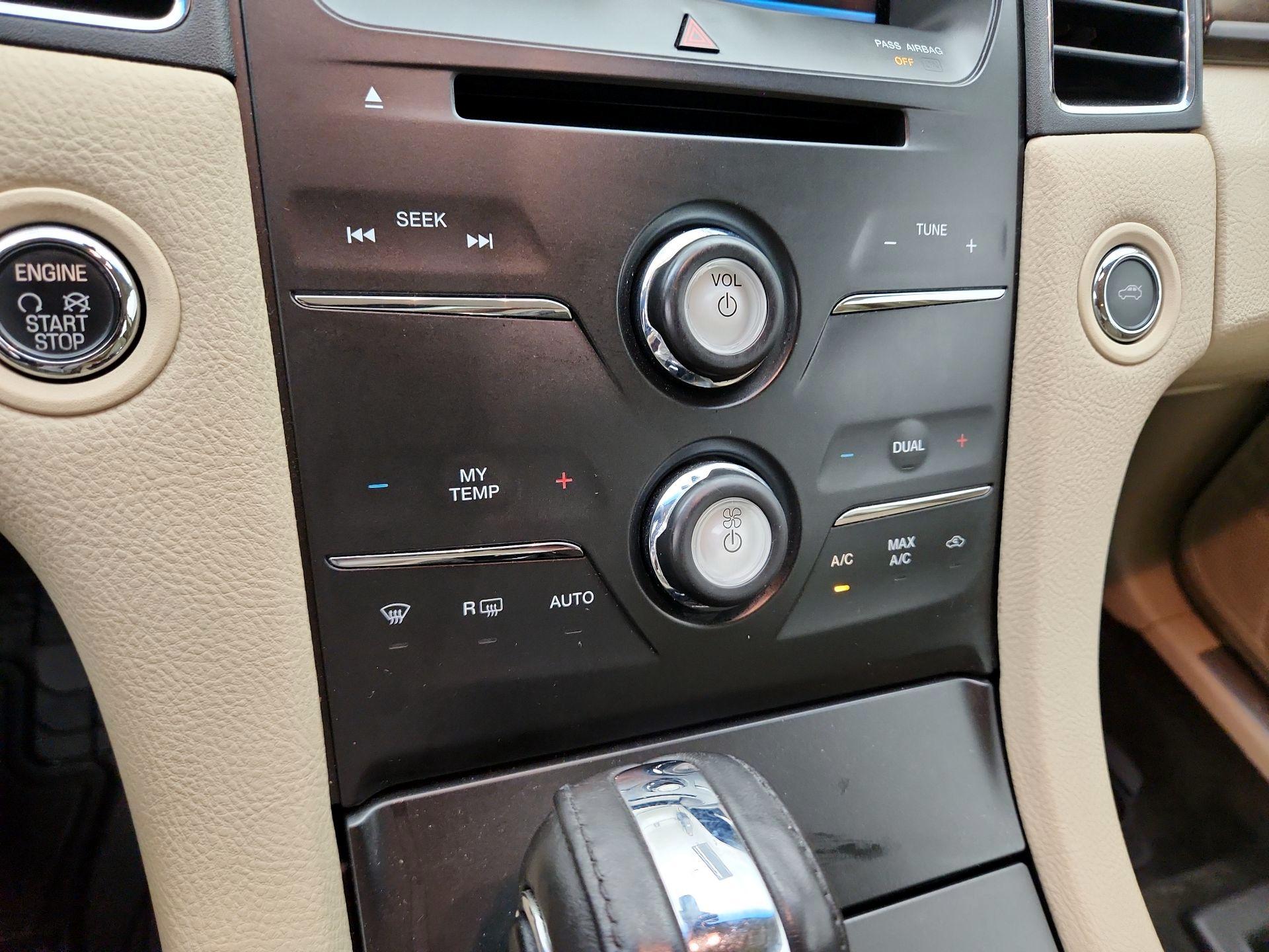 Thumbnail: 2015 Ford Taurus - 16