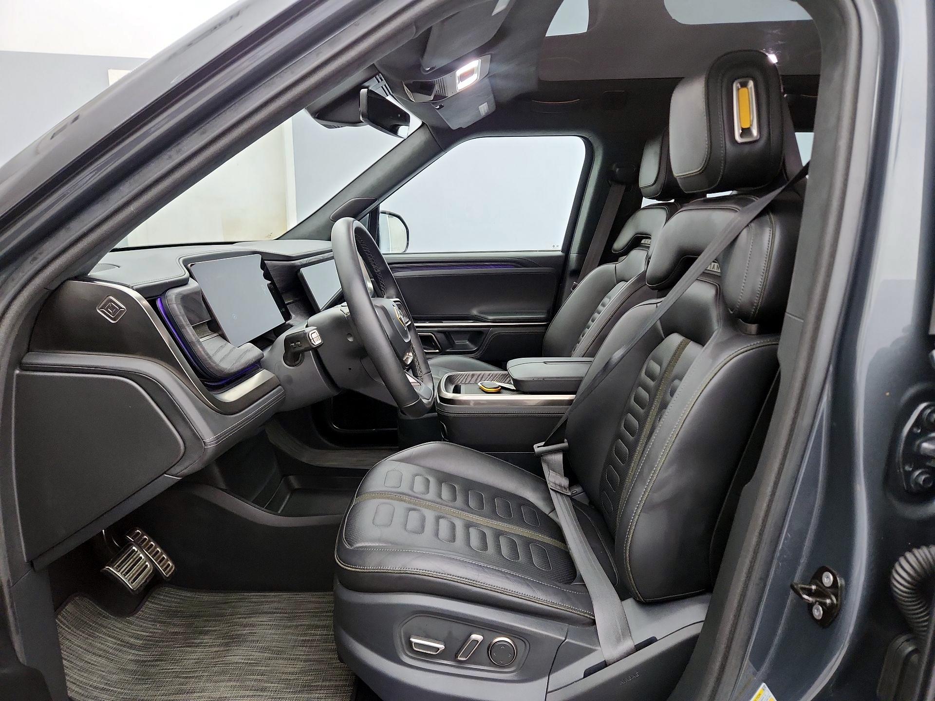 Thumbnail: 2022 Rivian R1S - 11