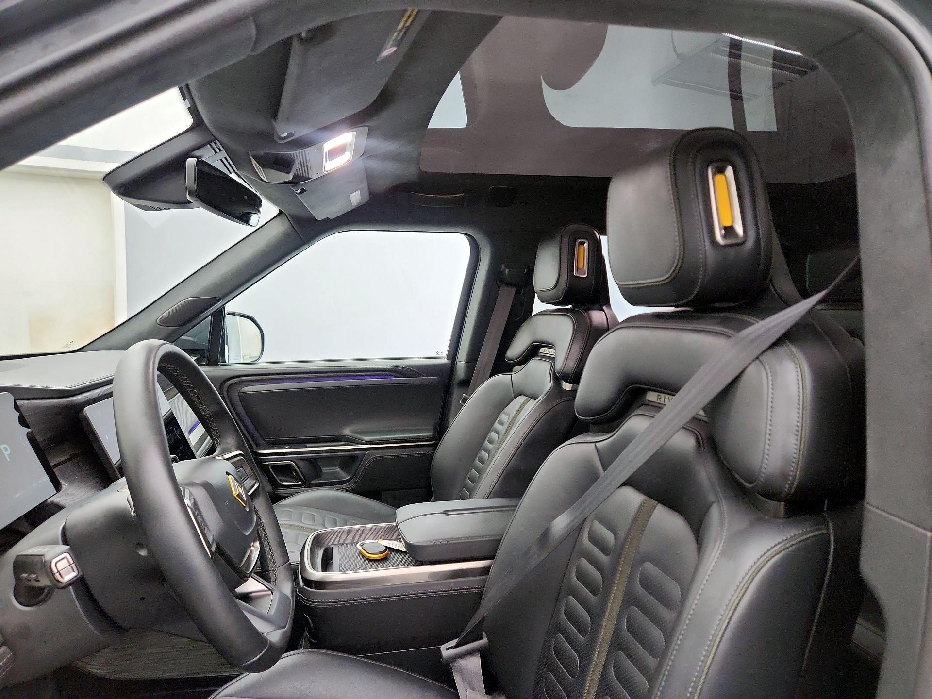 Thumbnail: 2022 Rivian R1S - 17