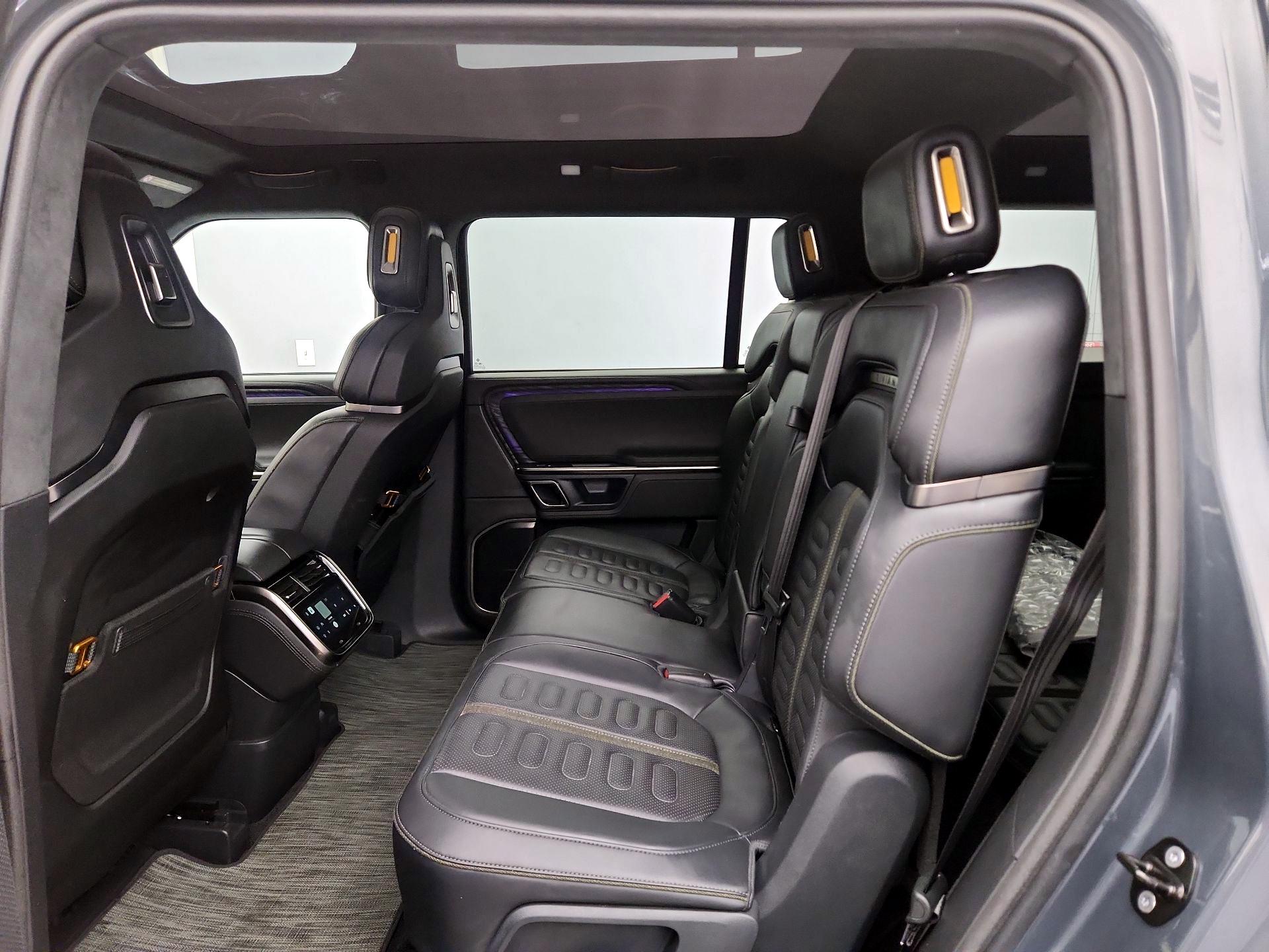 Thumbnail: 2022 Rivian R1S - 18