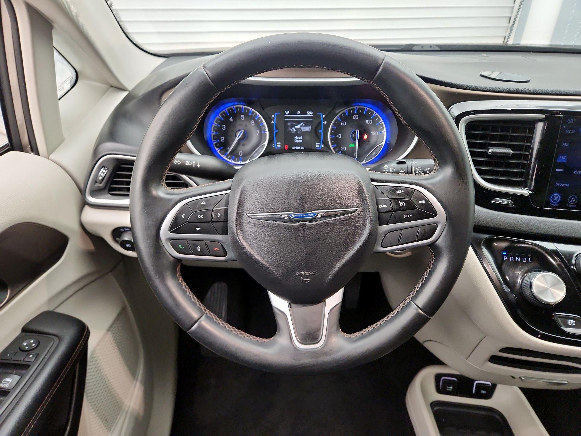 Thumbnail: 2017 Chrysler Pacifica - 10