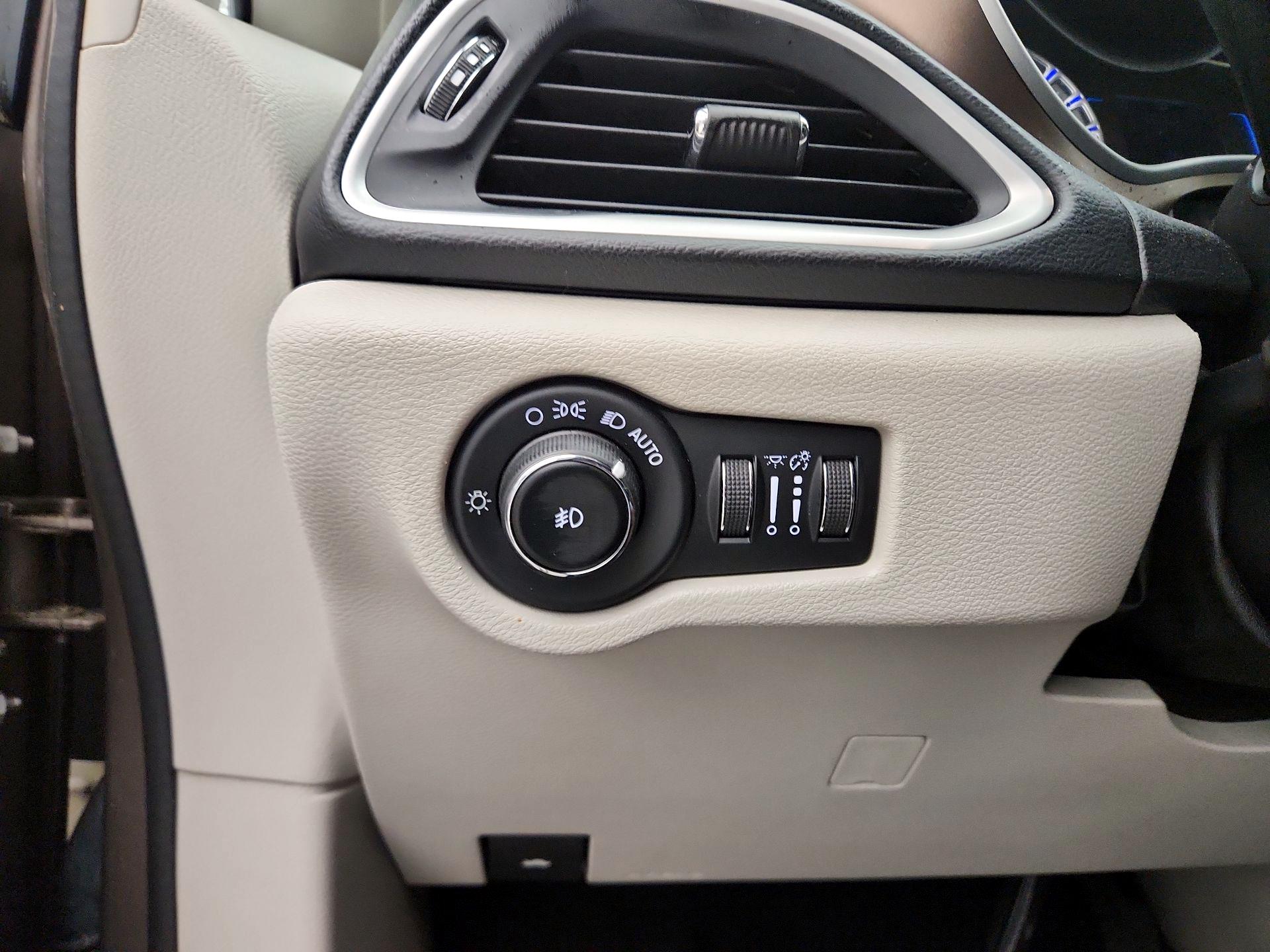 Thumbnail: 2017 Chrysler Pacifica - 13