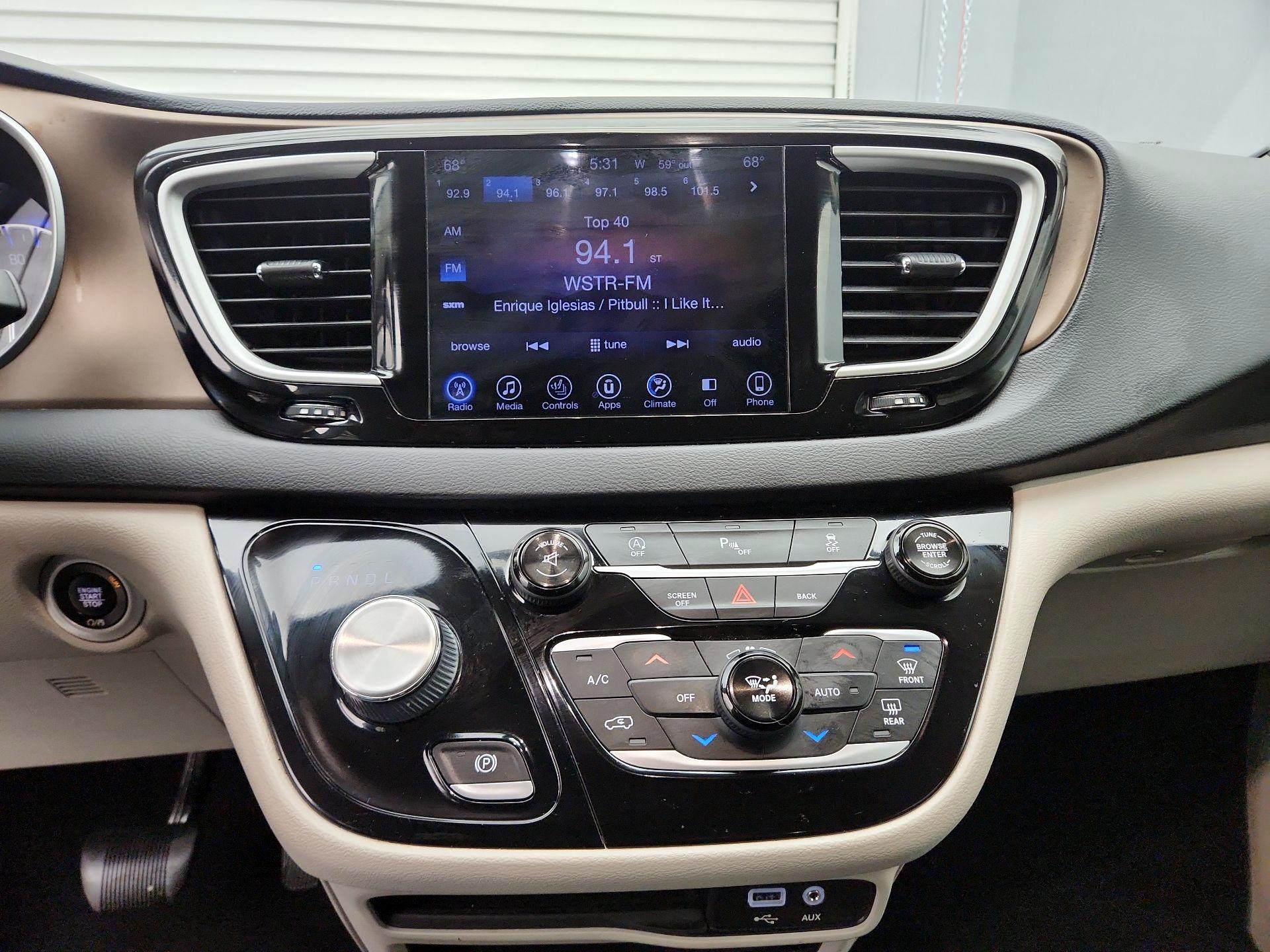 Thumbnail: 2017 Chrysler Pacifica - 15