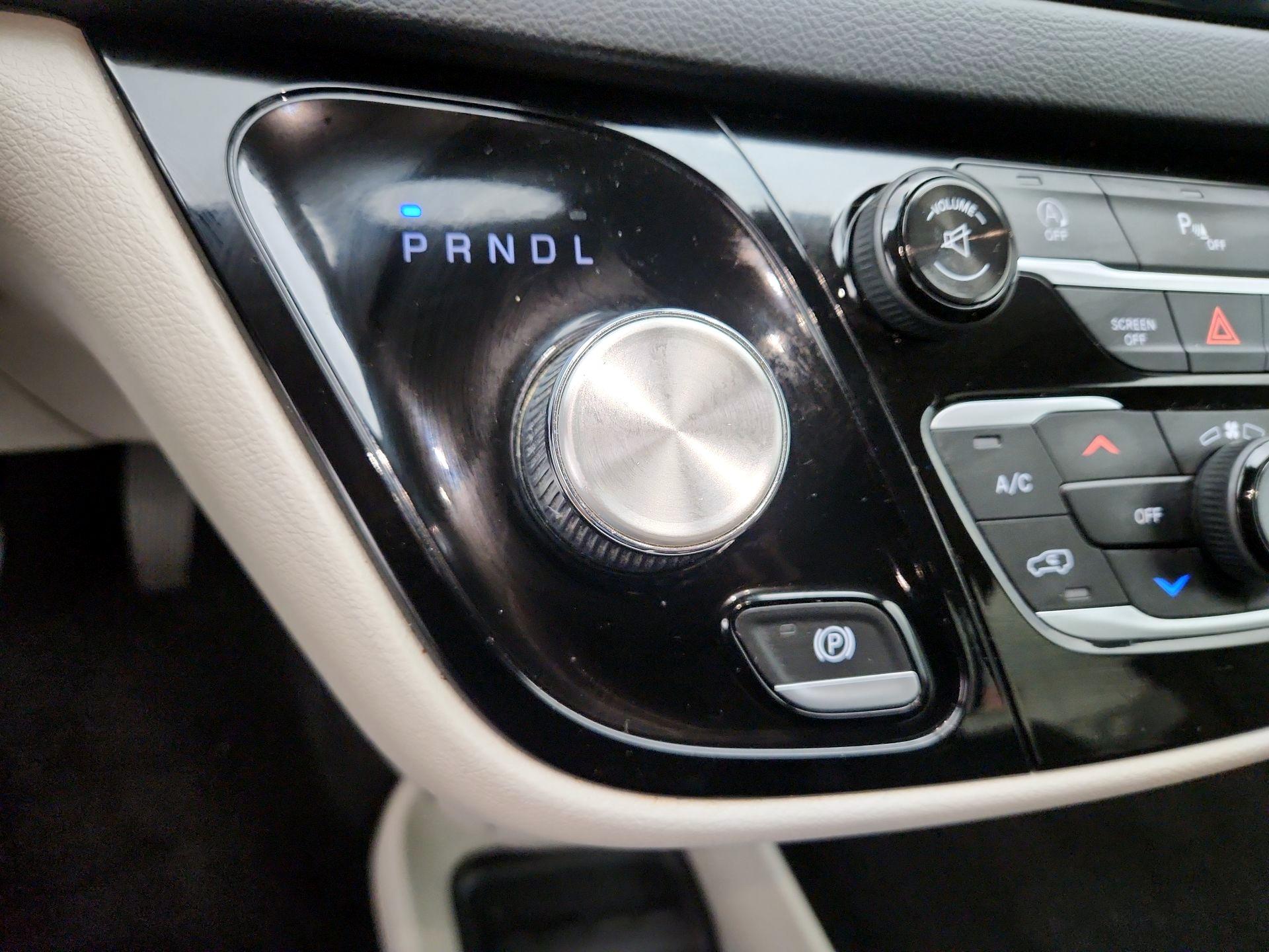 Thumbnail: 2017 Chrysler Pacifica - 17