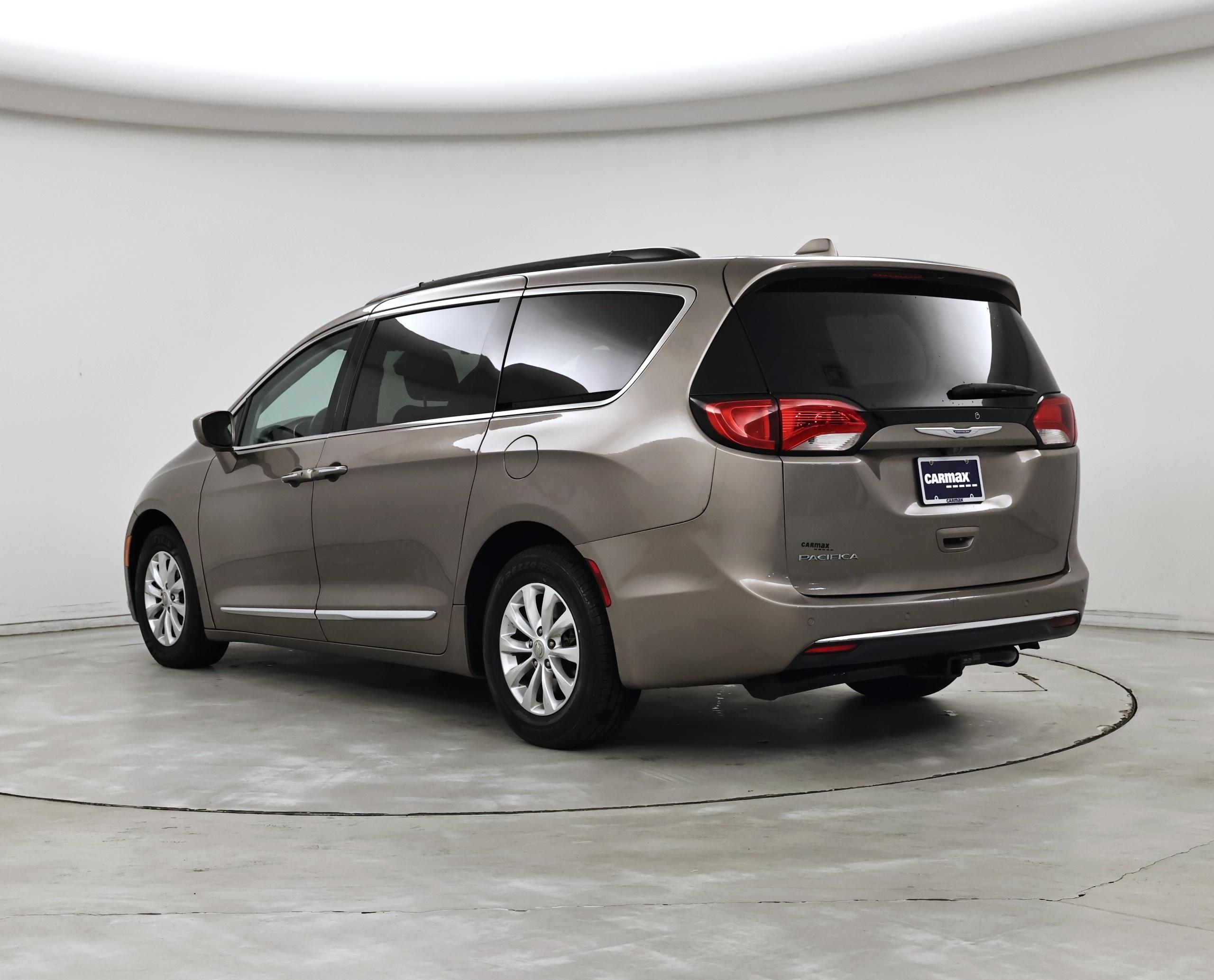 Thumbnail: 2017 Chrysler Pacifica - 2