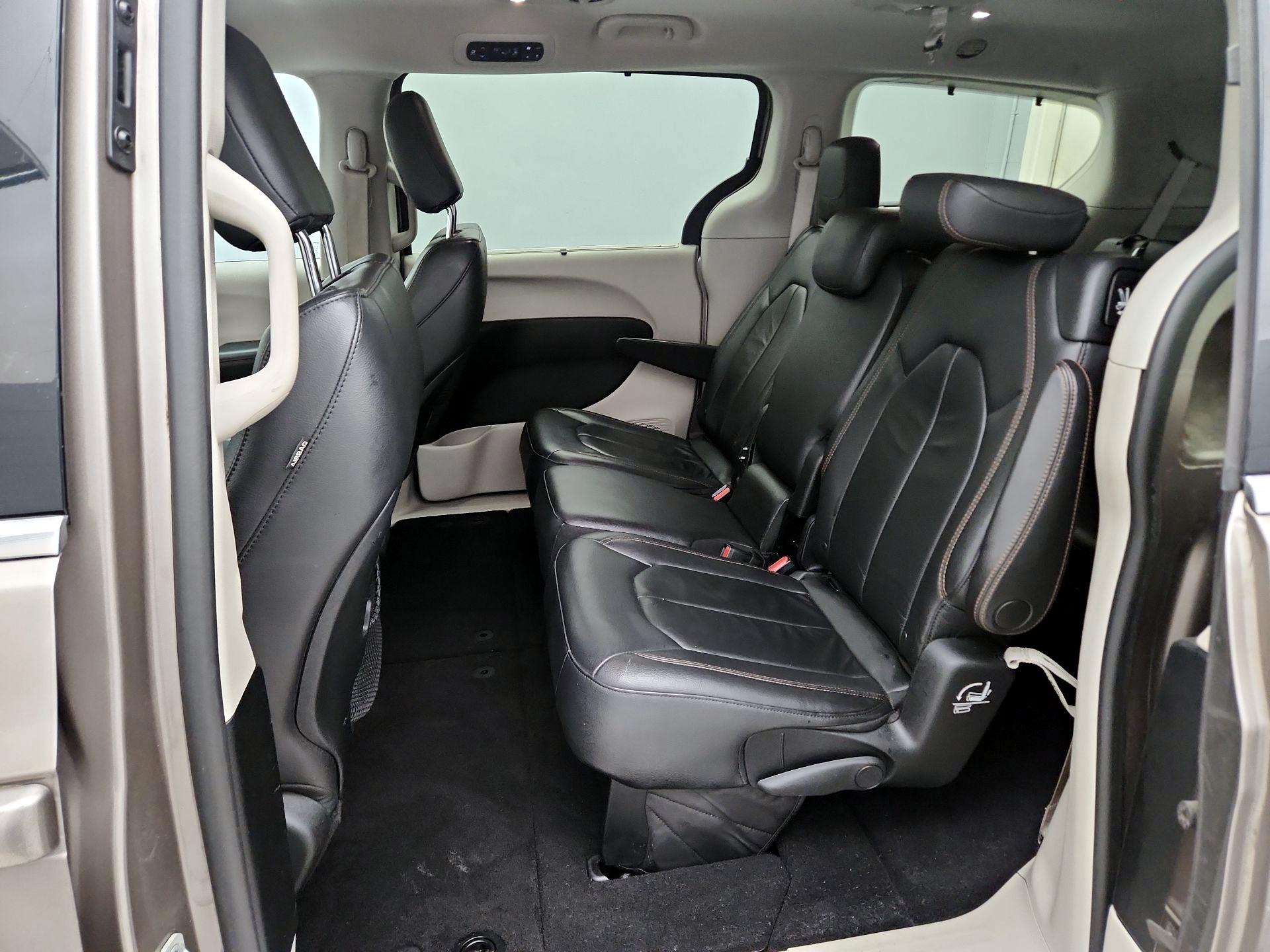 Thumbnail: 2017 Chrysler Pacifica - 19