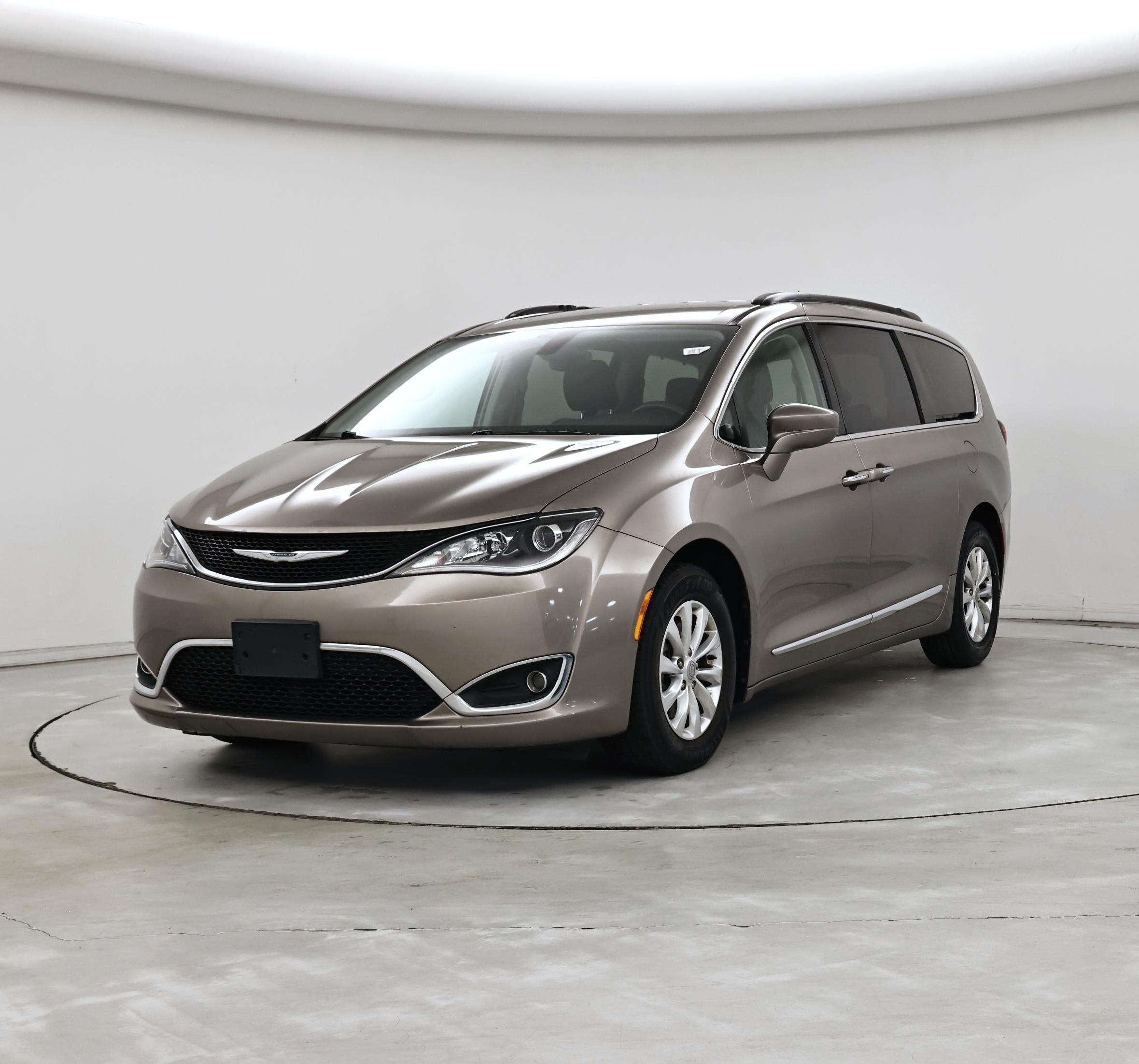 Thumbnail: 2017 Chrysler Pacifica - 4