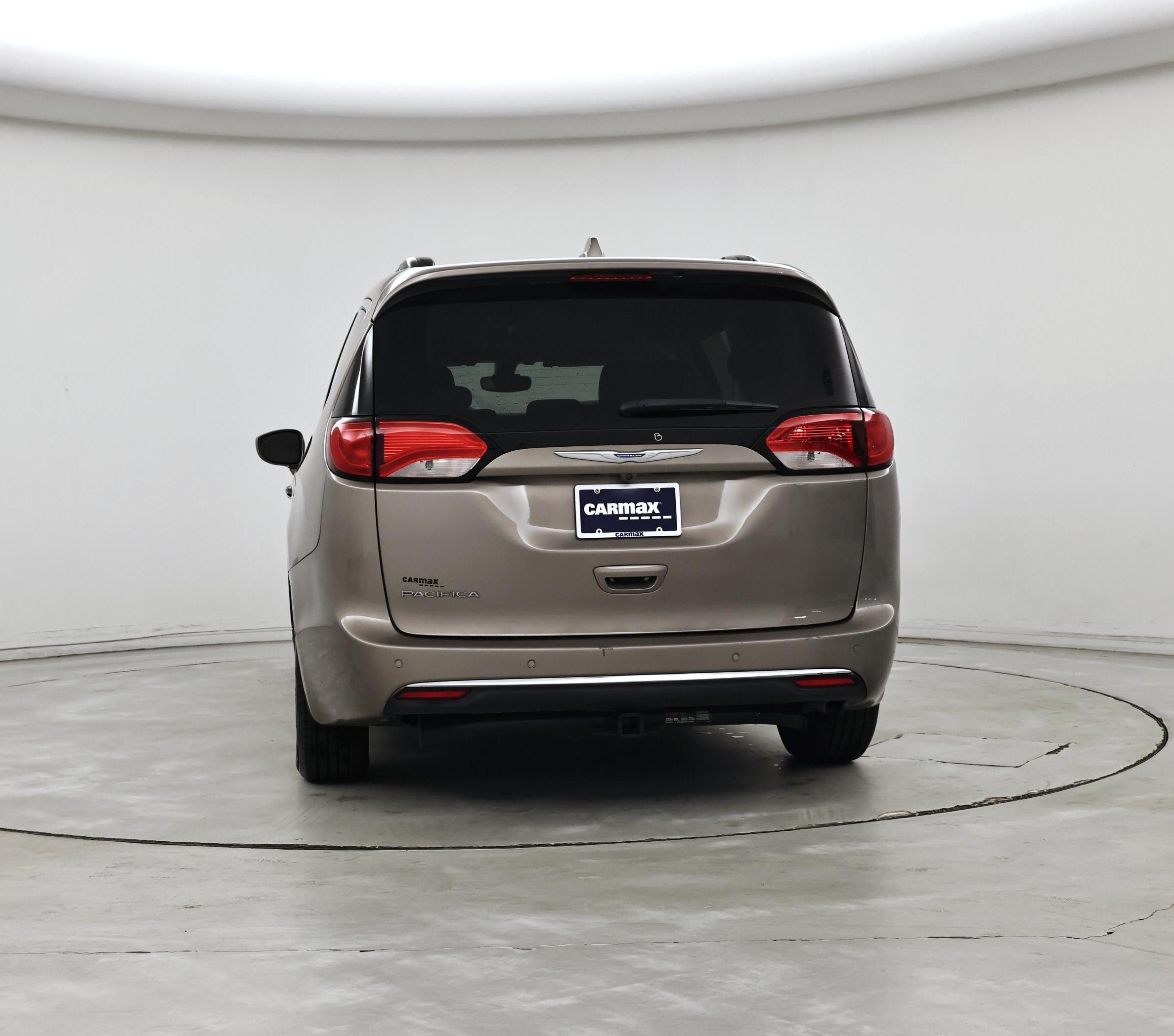 Thumbnail: 2017 Chrysler Pacifica - 6