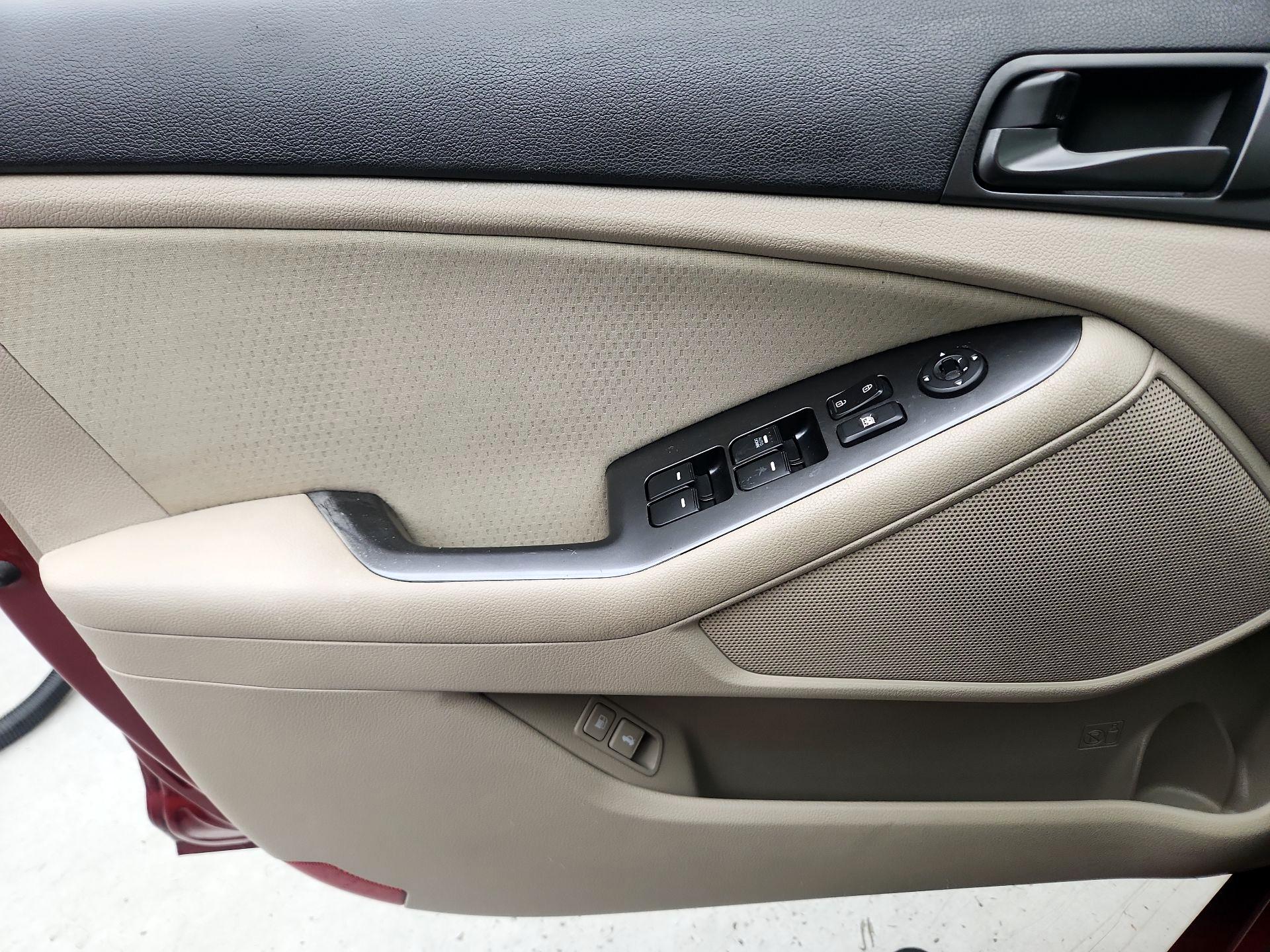 Thumbnail: 2015 Kia Optima - 12