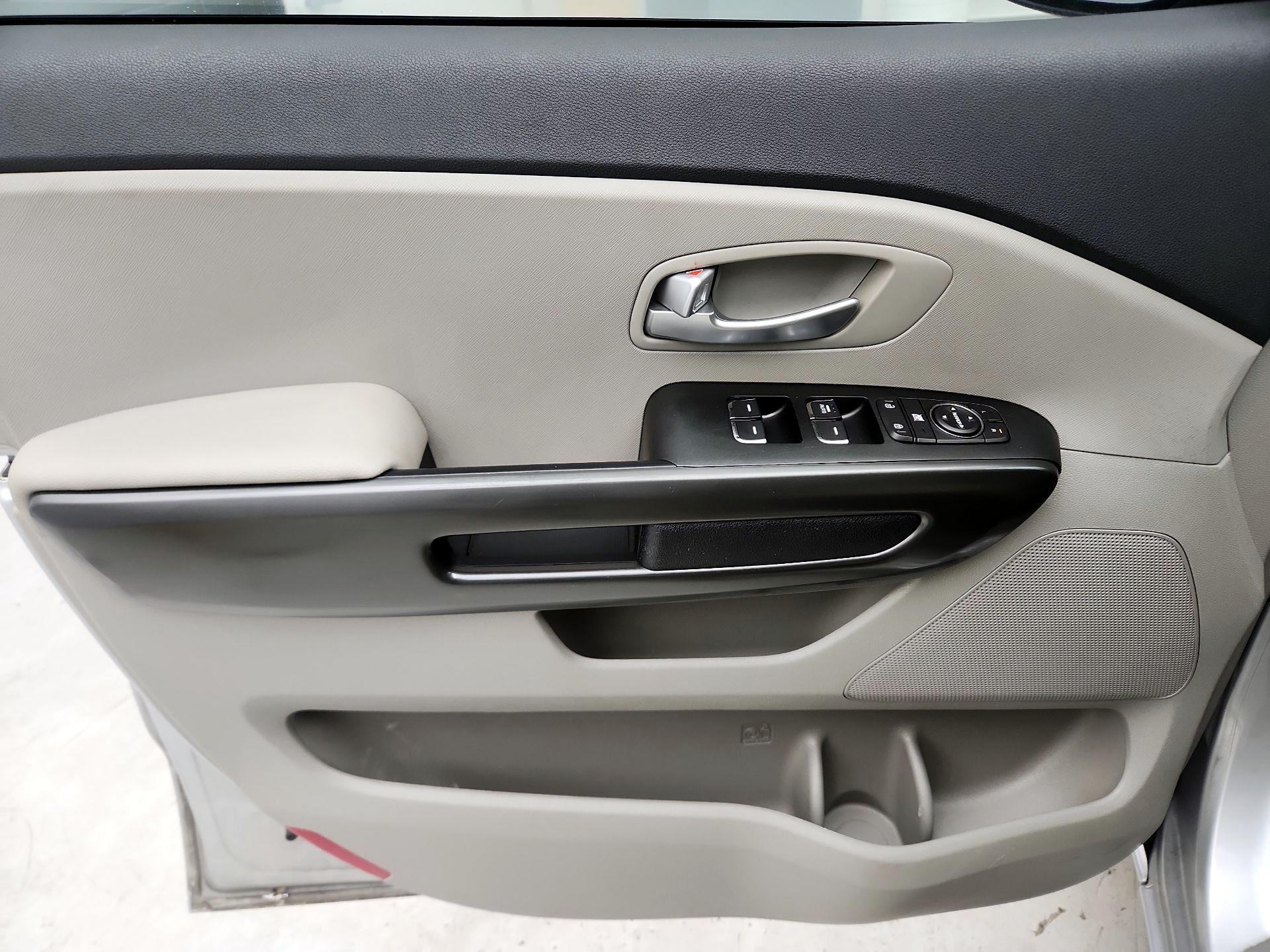 Thumbnail: 2019 Kia Sedona - 12