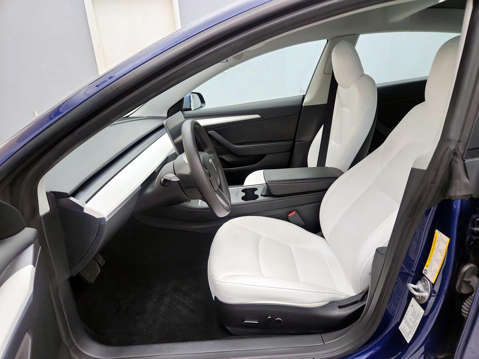 Thumbnail: 2023 Tesla Model 3 - 11