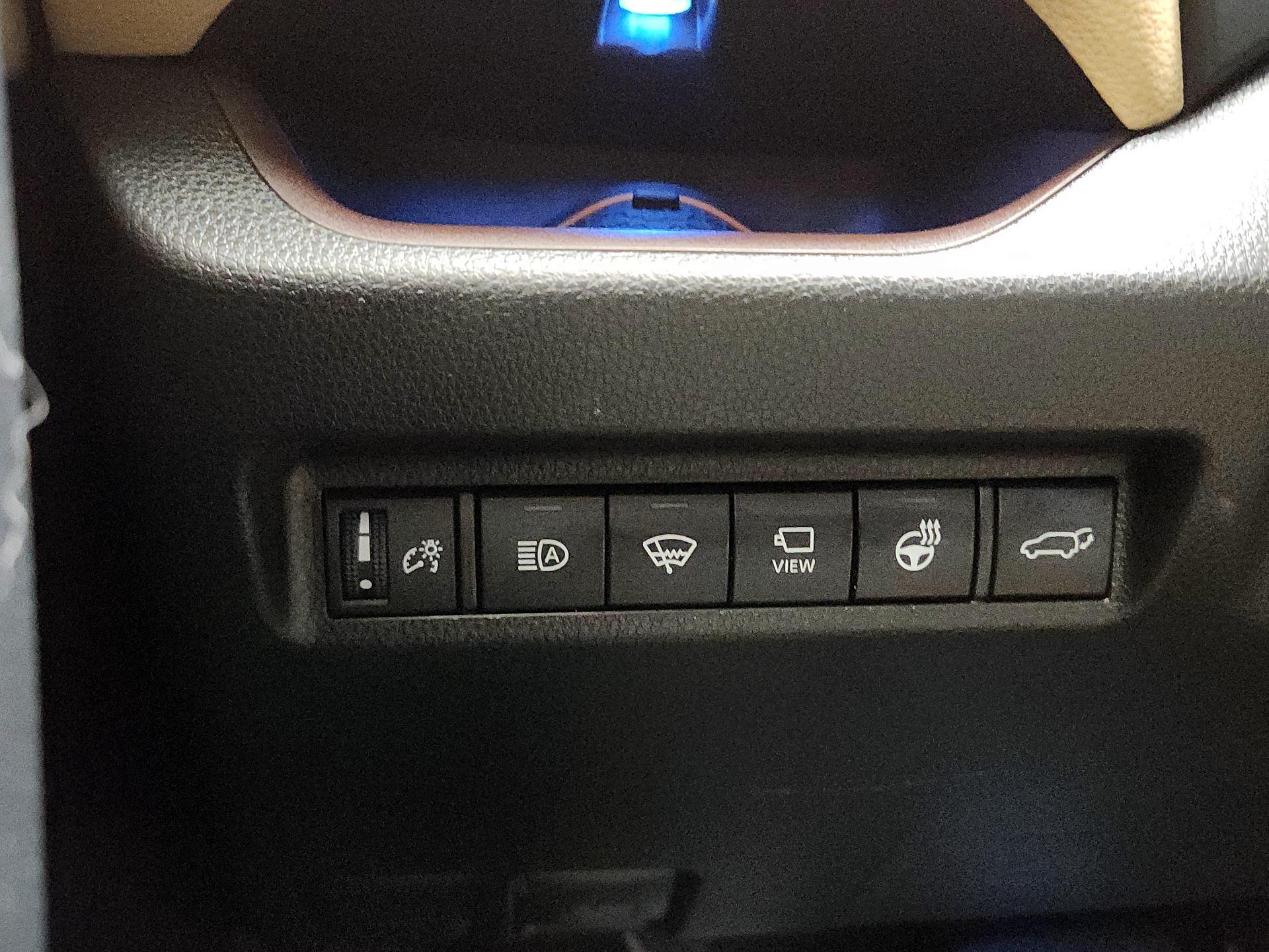 Thumbnail: 2020 Toyota RAV4 - 13