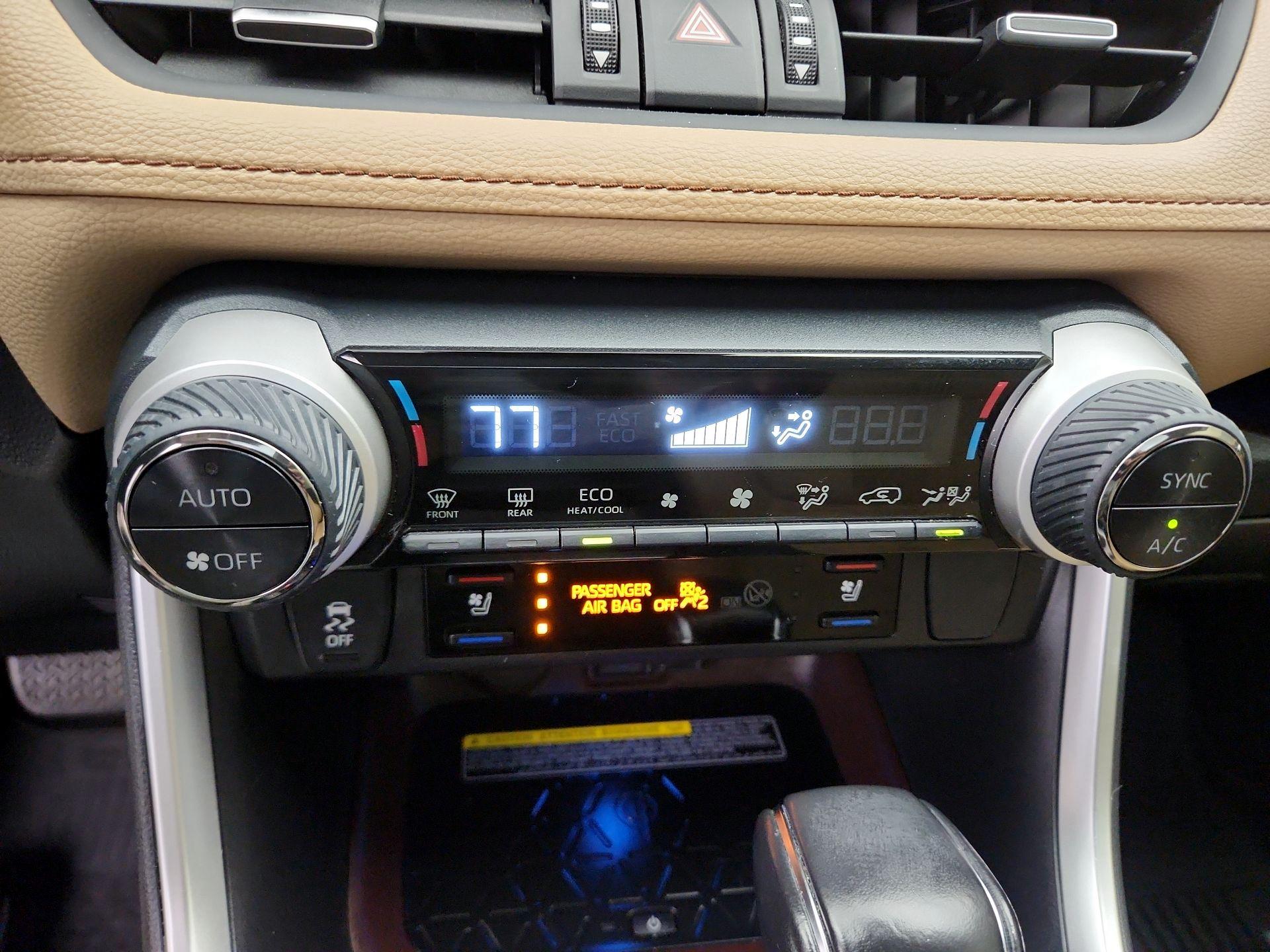 Thumbnail: 2020 Toyota RAV4 - 17