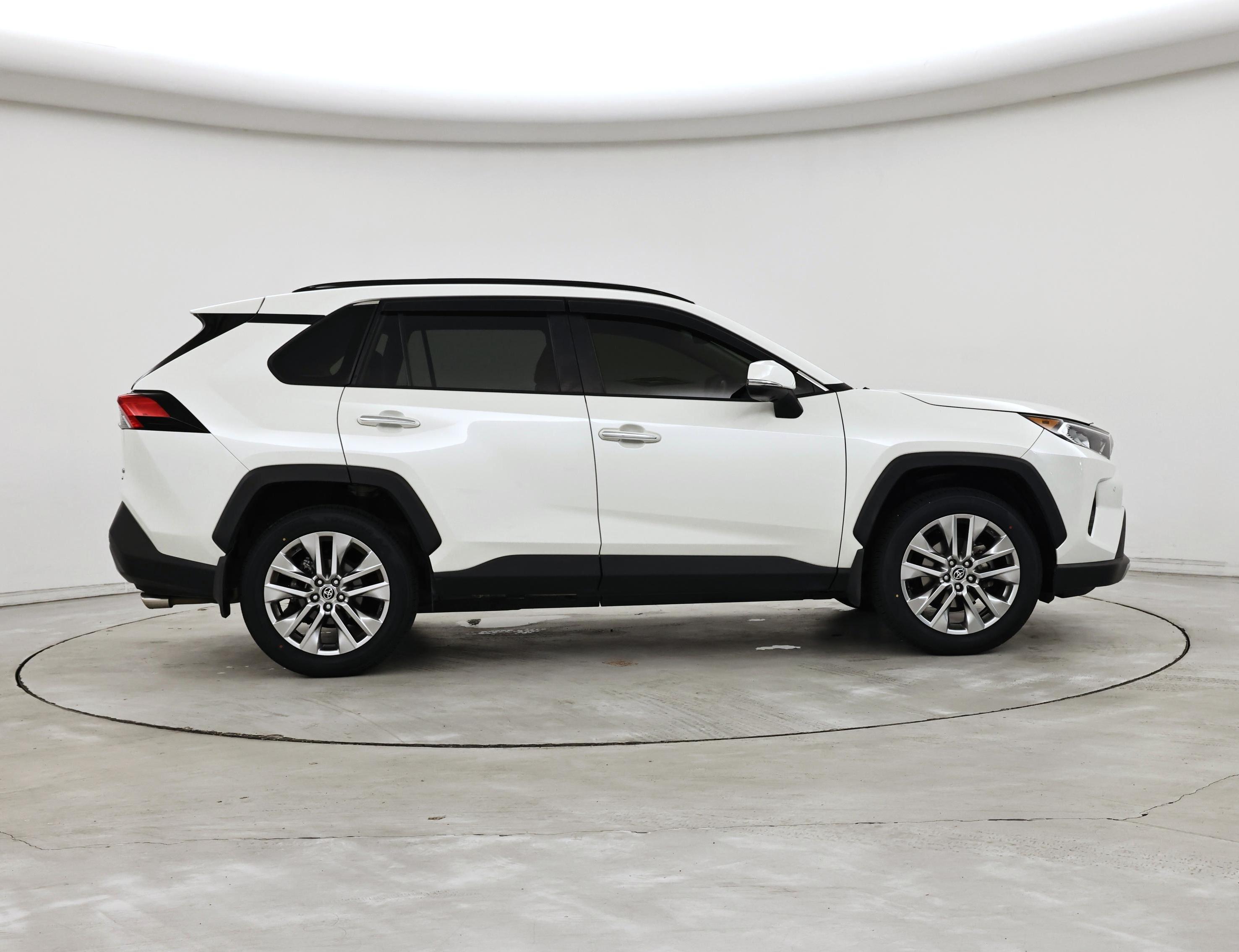 Thumbnail: 2020 Toyota RAV4 - 7