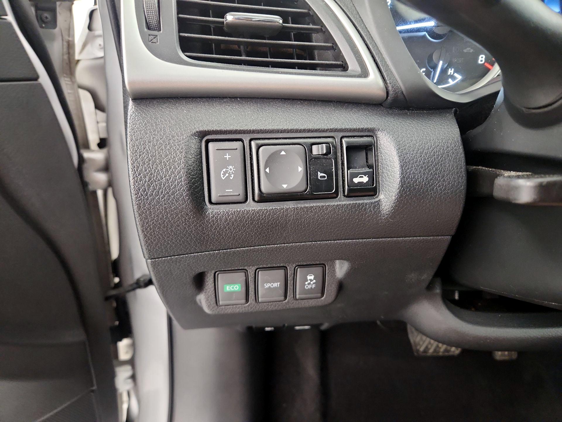 Thumbnail: 2017 Nissan Sentra - 13