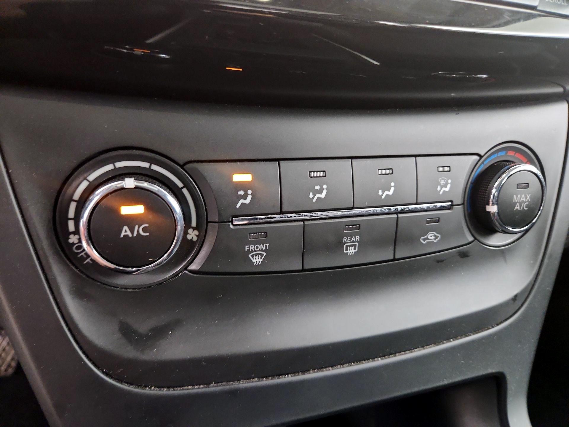 Thumbnail: 2017 Nissan Sentra - 16