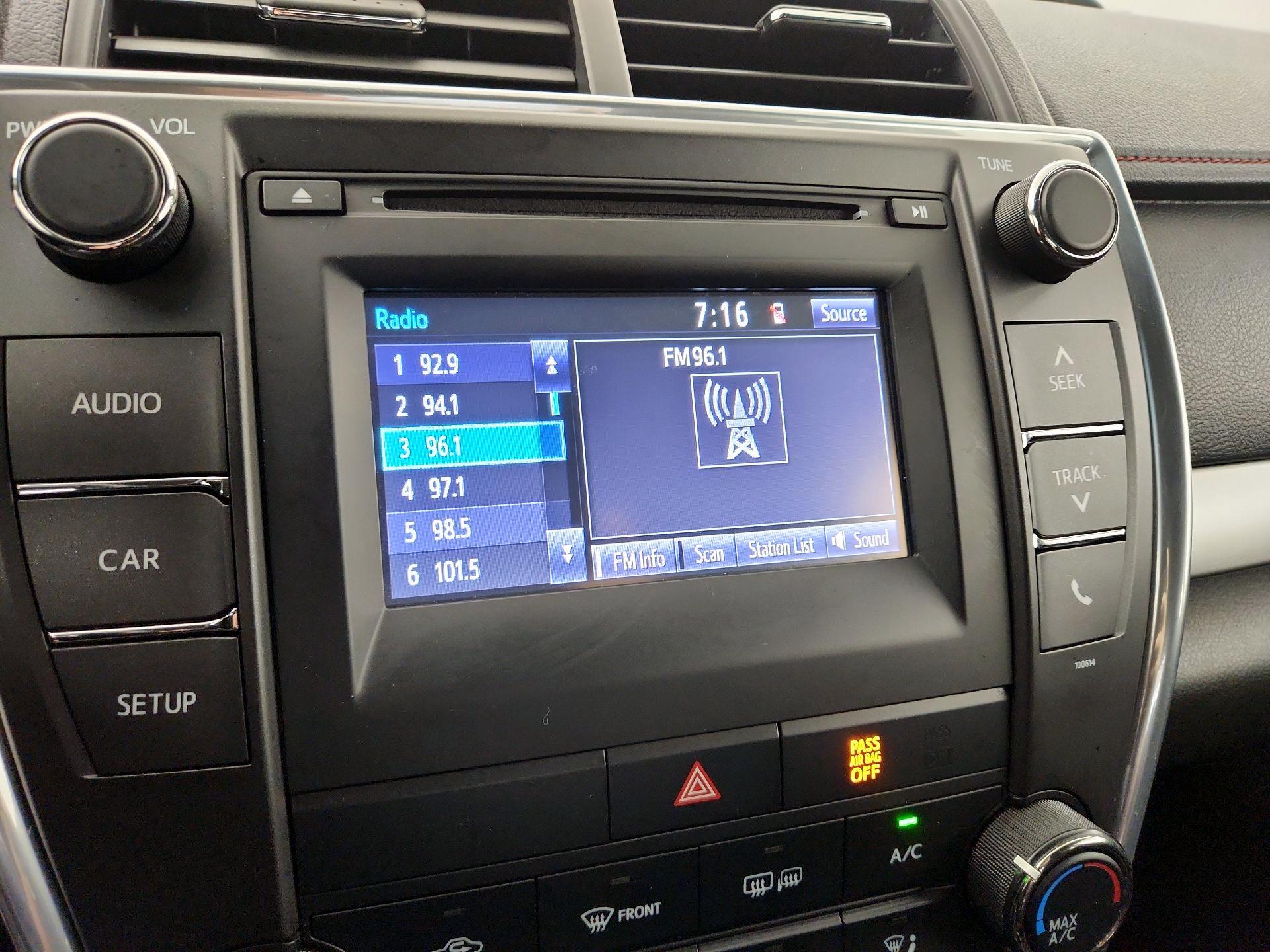 Thumbnail: 2016 Toyota Camry - 15